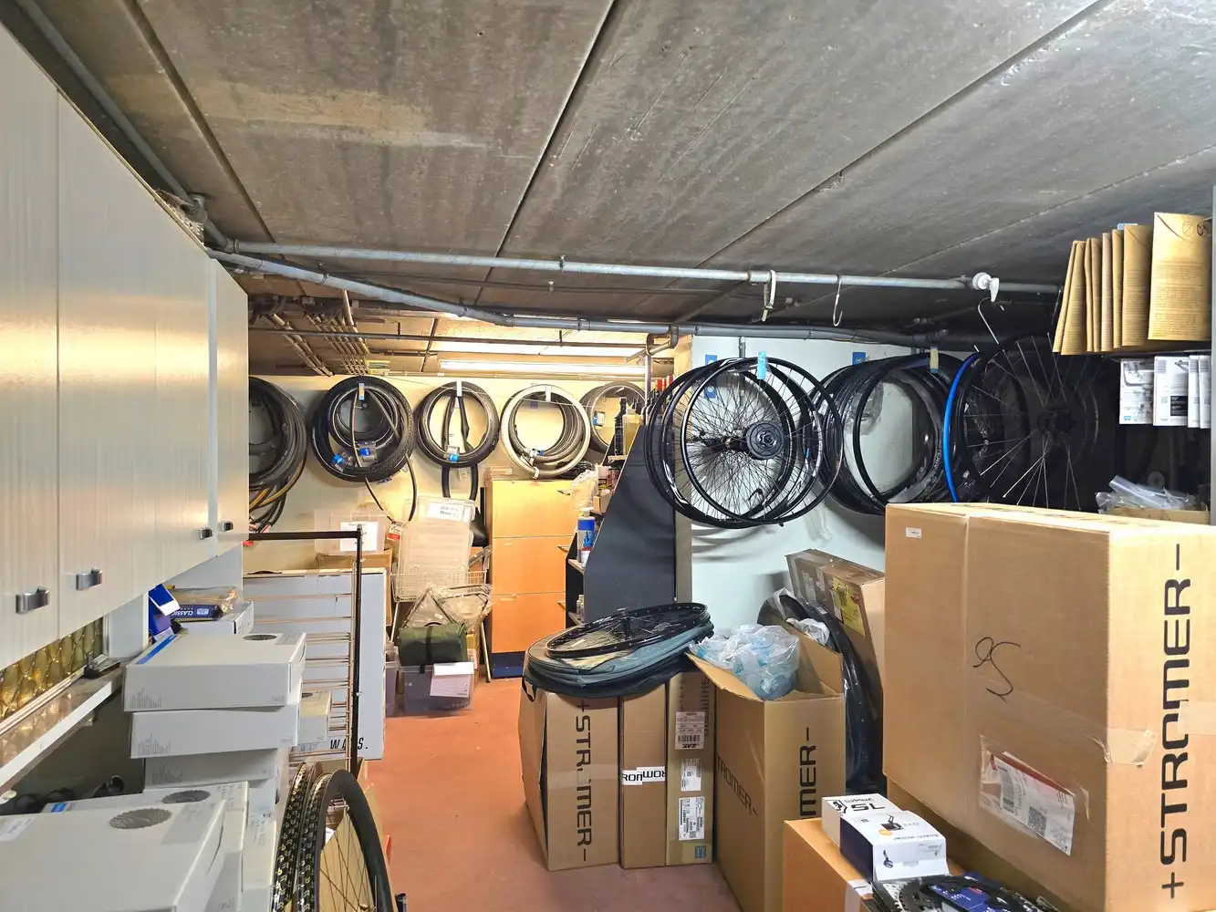 TE KOOP : WINKEL / TOONZAAL 386 m² met ruime woonst (momenteel "FIETSEN GAETHOFS") - ideale investering op een toplocatie! foto 17