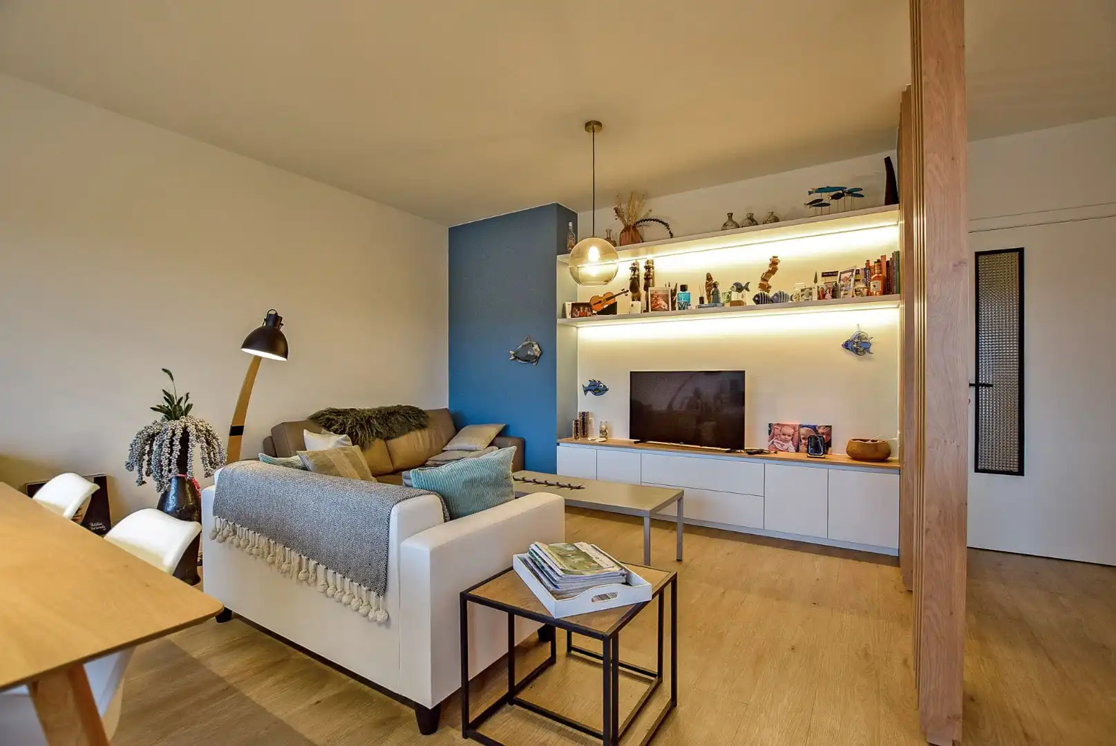 Gerenoveerd en gemeubeld 2-slaapkamerappartement gelegen in de winkelstraat van Nieuwpoort-Bad. foto 4