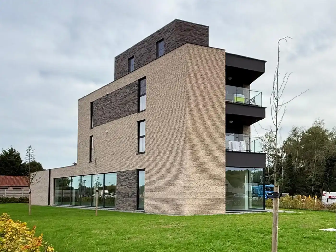 Centraal gelegen commerciële ruimte van 300 m² in Ham met parkeergelegenheid foto 24