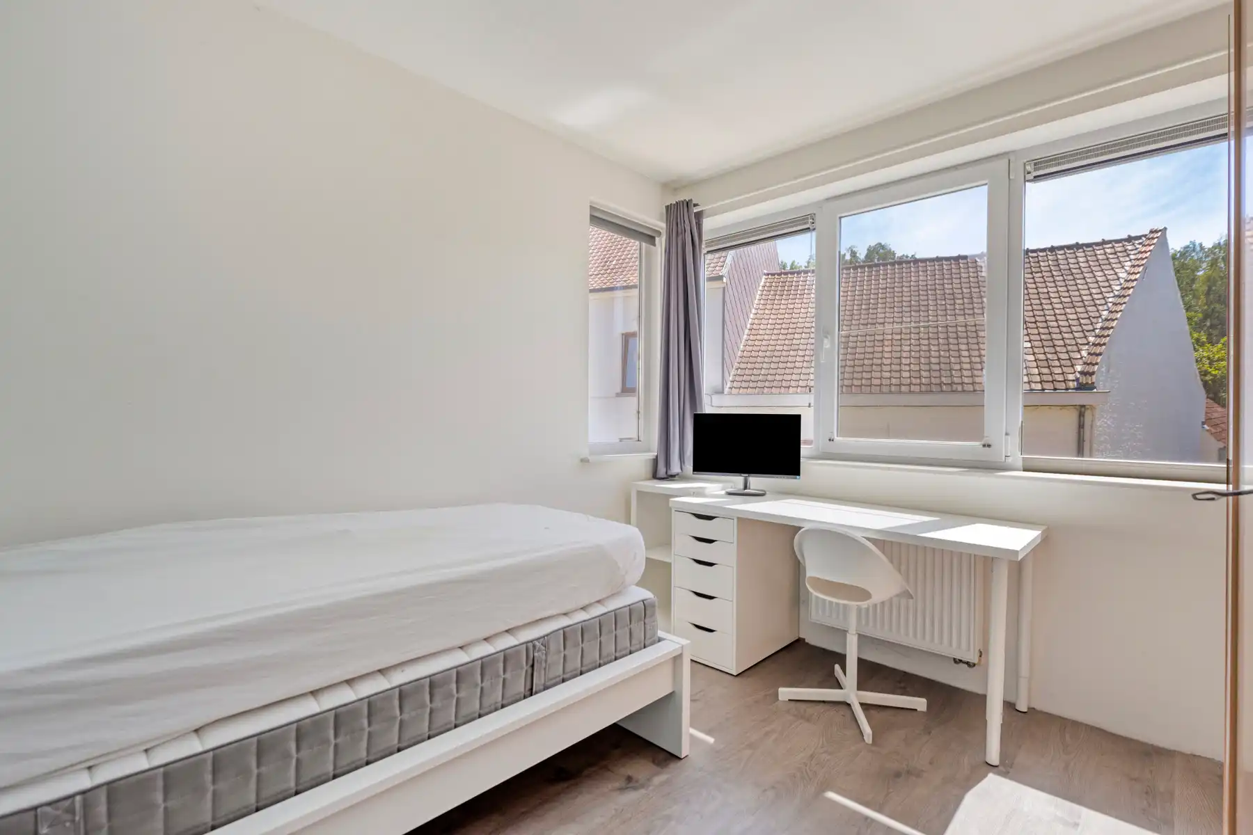 Recente energiezuinige woning met garage en zonnepanelen foto 14