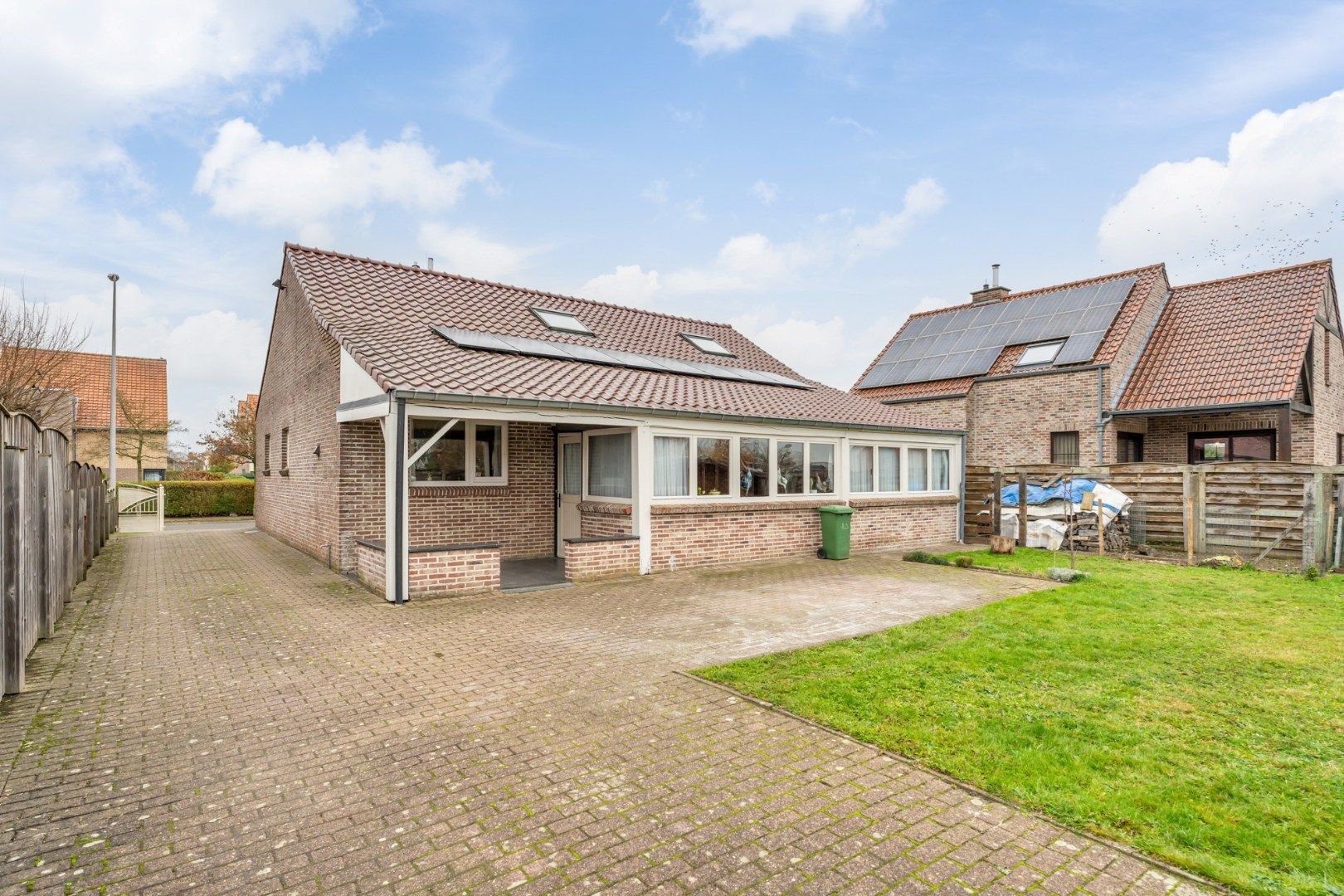 Vrijstaande gezinswoning, gebouwd in 1993 op een perceel van 5a74ca, gunstige ligging vlakbij het centrum. foto 19