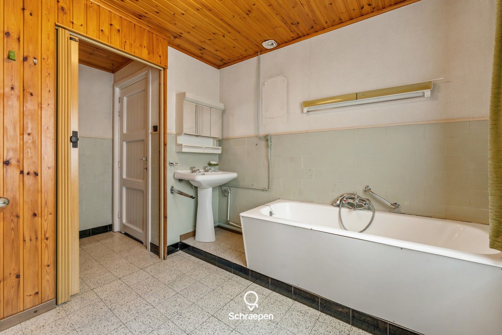 Uitstekend gelegen renovatiewoning met 4 slpks op perceel van 17 are te Zonhoven! foto 16