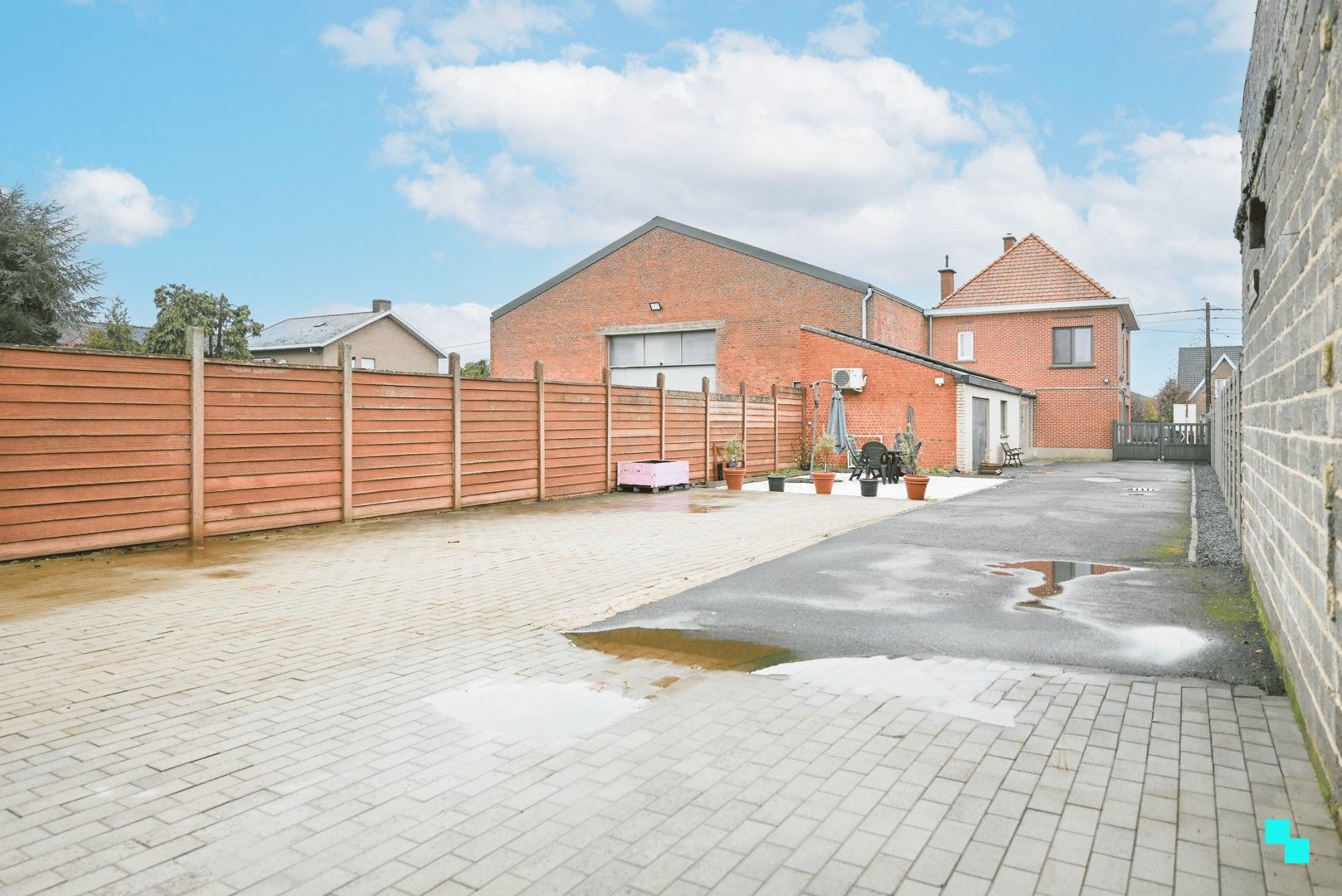 Ruime, gerenoveerde woning nabij centrum Oostrozebeke foto 19