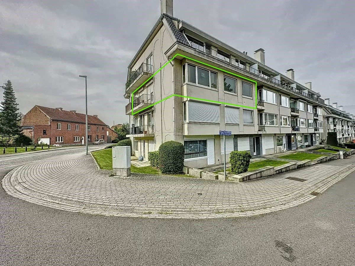 Appartement met twee slaapkamers en garage foto {{pictureIndex}}
