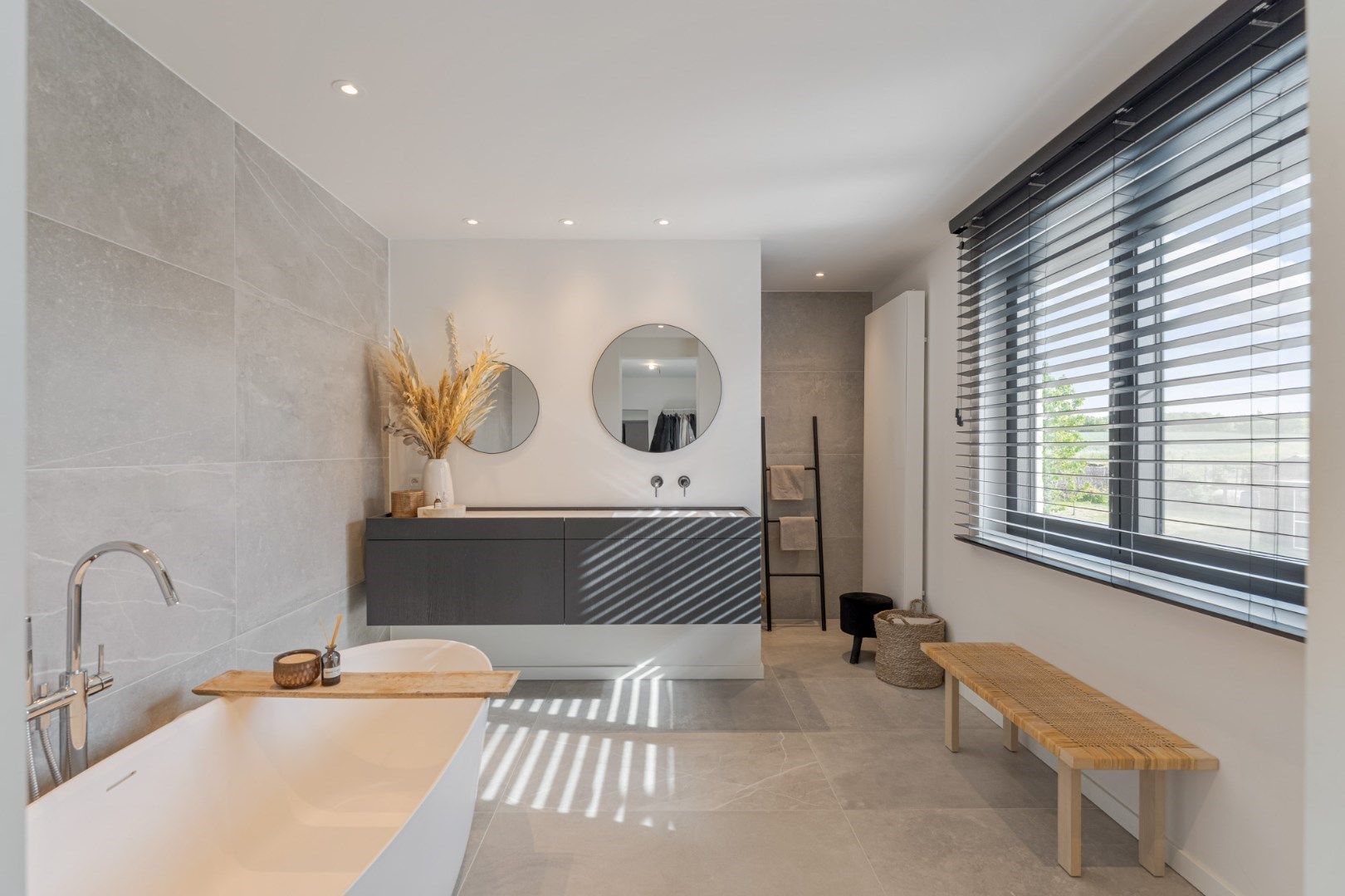 Knap en zeer grondig gerenoveerde halfvrijstaande woning met 4 slaapkamers en tuin in het mooie landelijke Jesseren foto 16