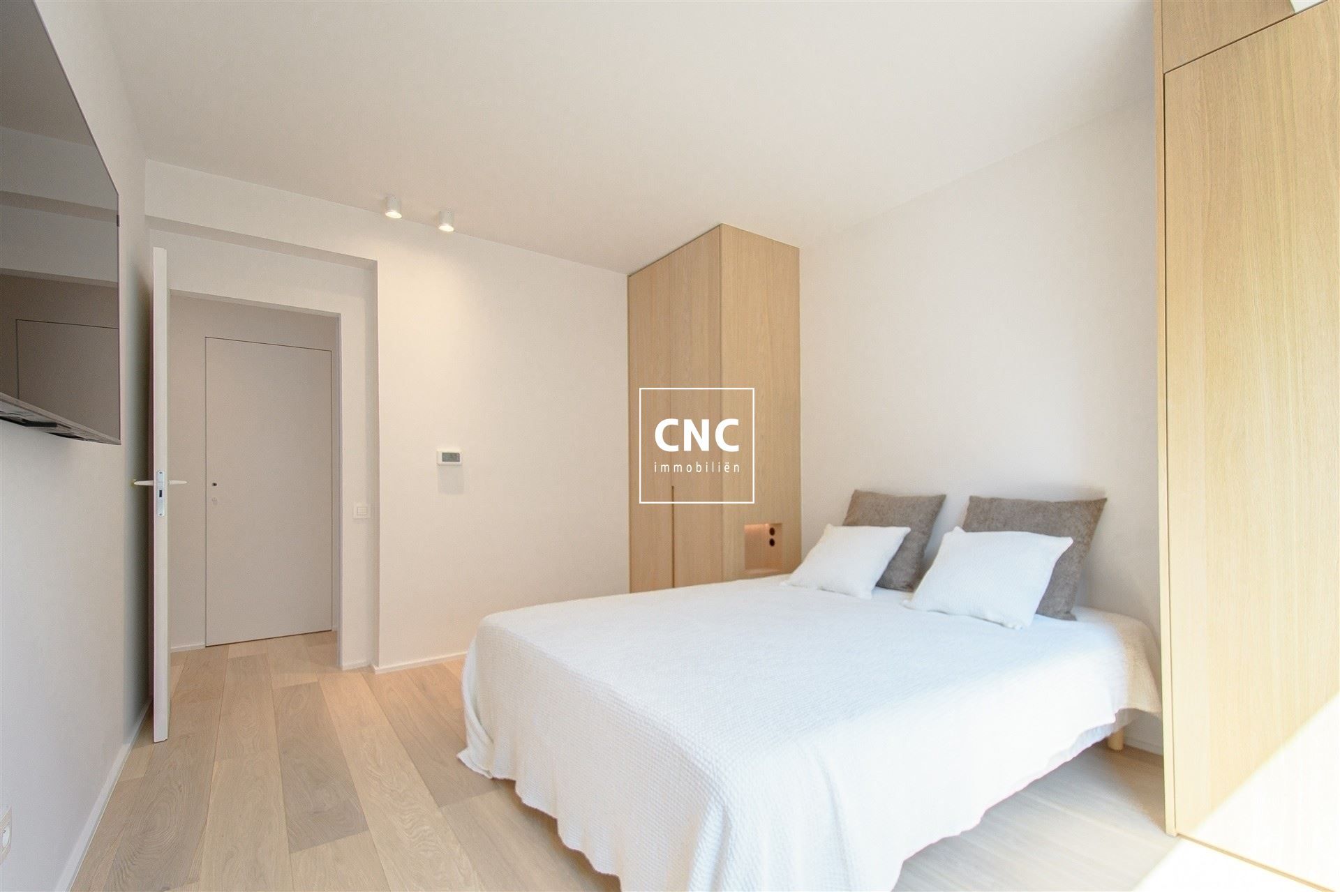 Stijlvol gerenoveerd en zonnig hoekappartement op topligging foto 13