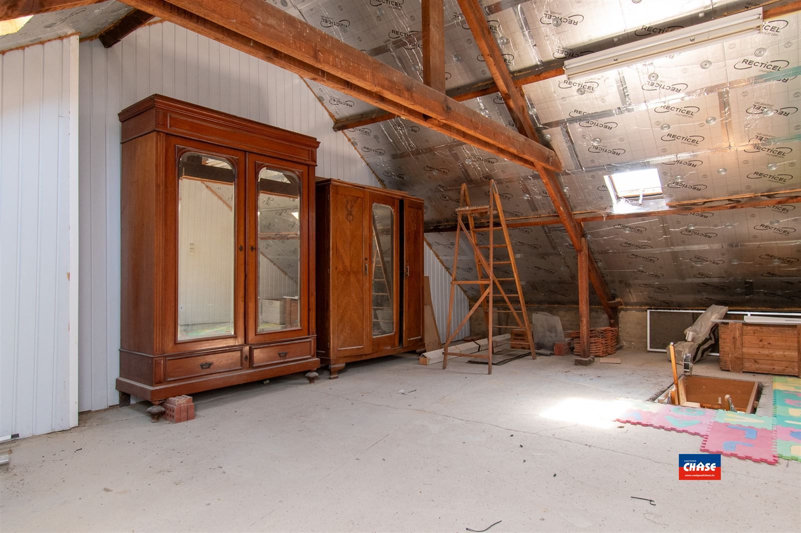 Rijwoning met 2 slpks, zolder en tuin foto 17