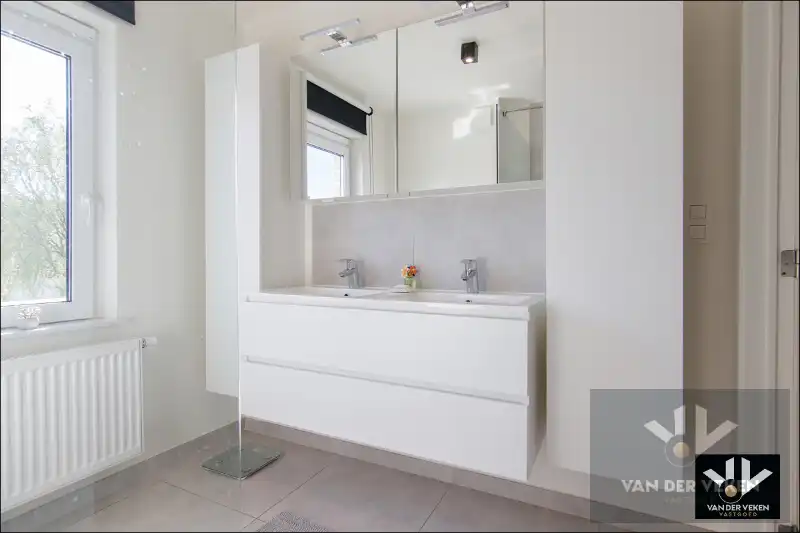 Volledig gerenoveerde en instapklare woning met gezellige stadstuin foto 15