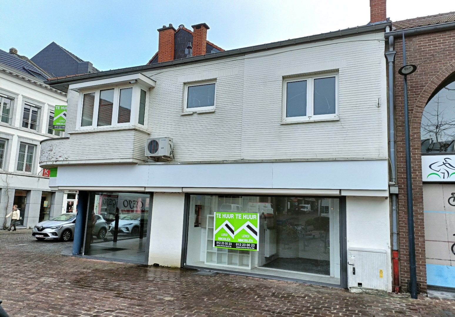 OPVALLEND GELEGEN WINKELRUIMTE foto 2