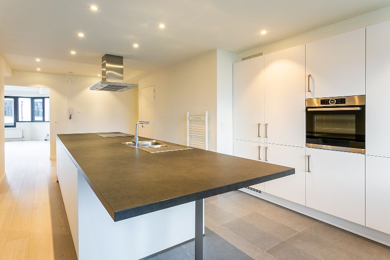 Ruim luxueus 2 slpk. appartement, groot terras, P, hartje Schilde! foto {{pictureIndex}}