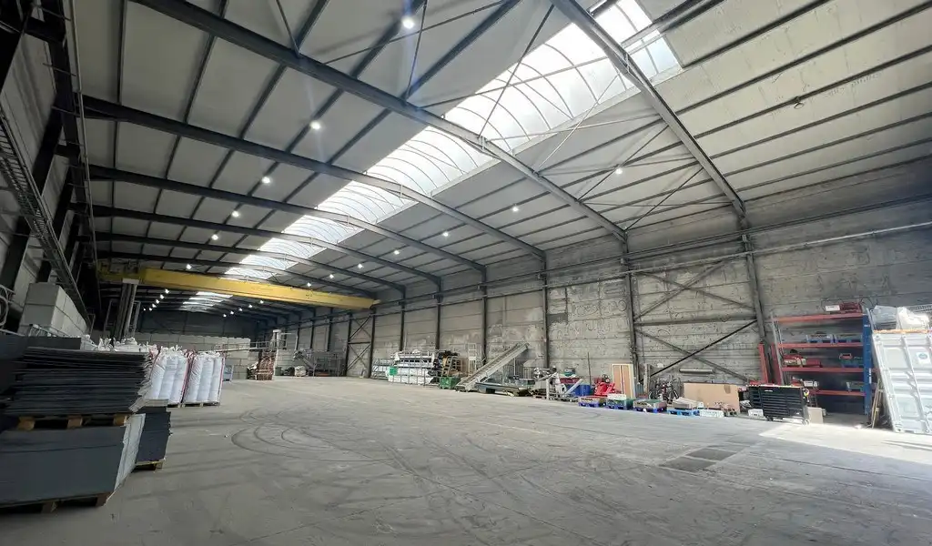 Loods met verharde buitenruimte te huur in Waregem foto 6