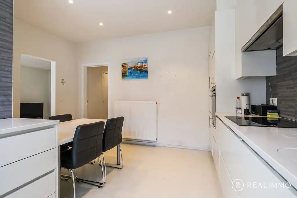 Ruime woning met grote tuin in Kooigem foto 7