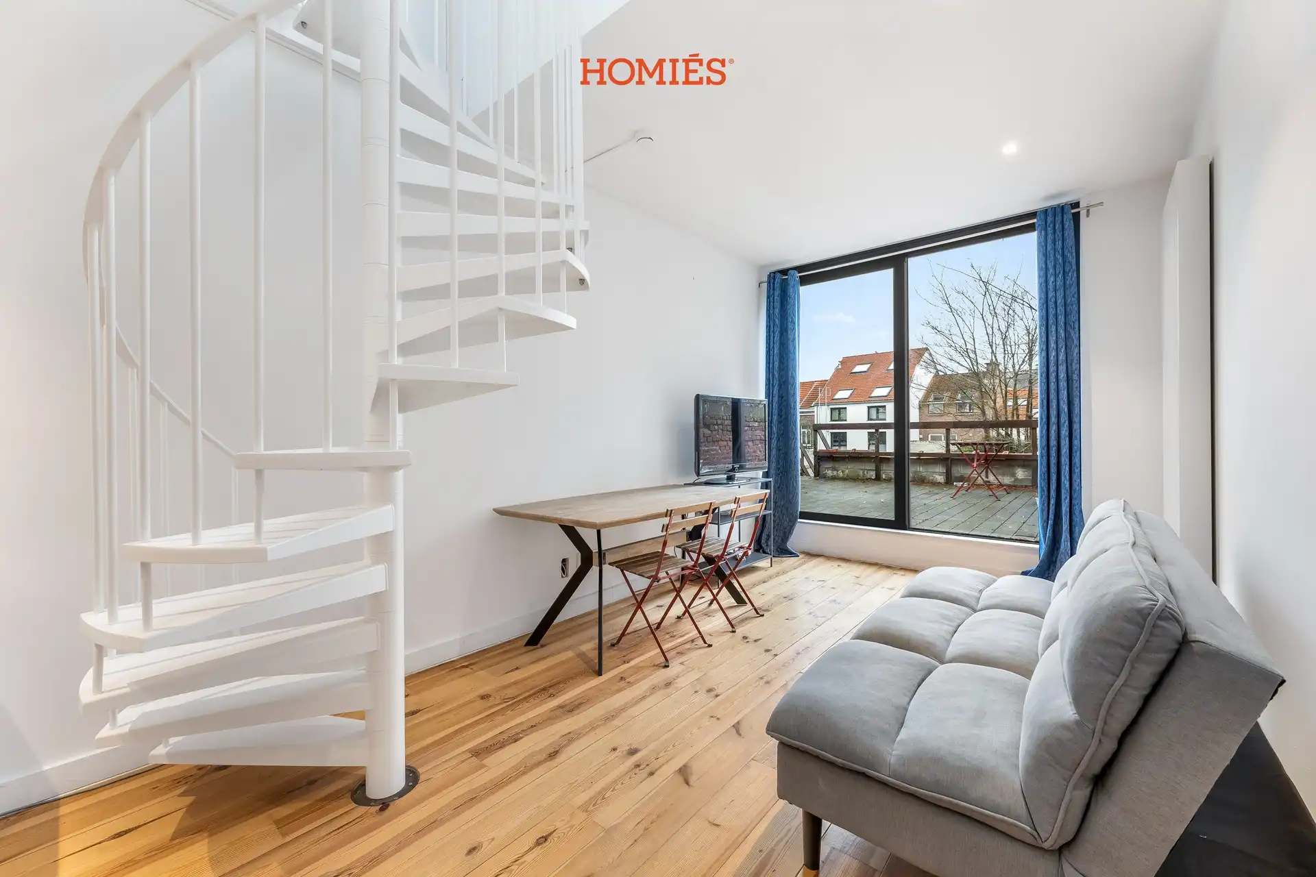 Recent gerenoveerde duplex met terras in historisch pand foto 2