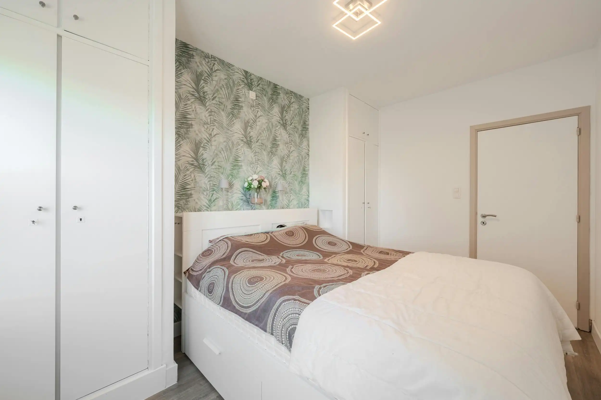 Gerenoveerd 2 slaapkamer appartement vlakbij de Zeedijk! foto 16