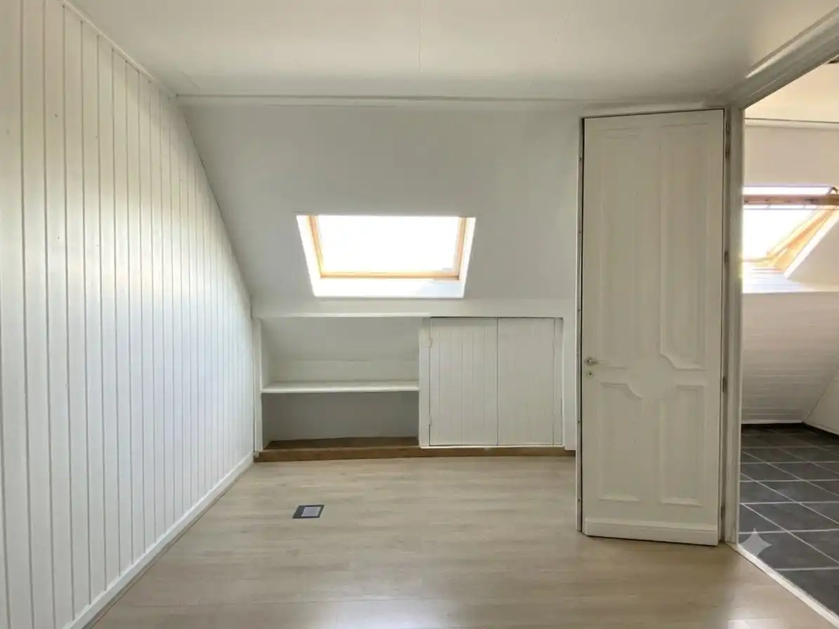 CHARMANTE ALLEENSTAANDE WONING MET 3 SLPKS EN TUIN  foto 12