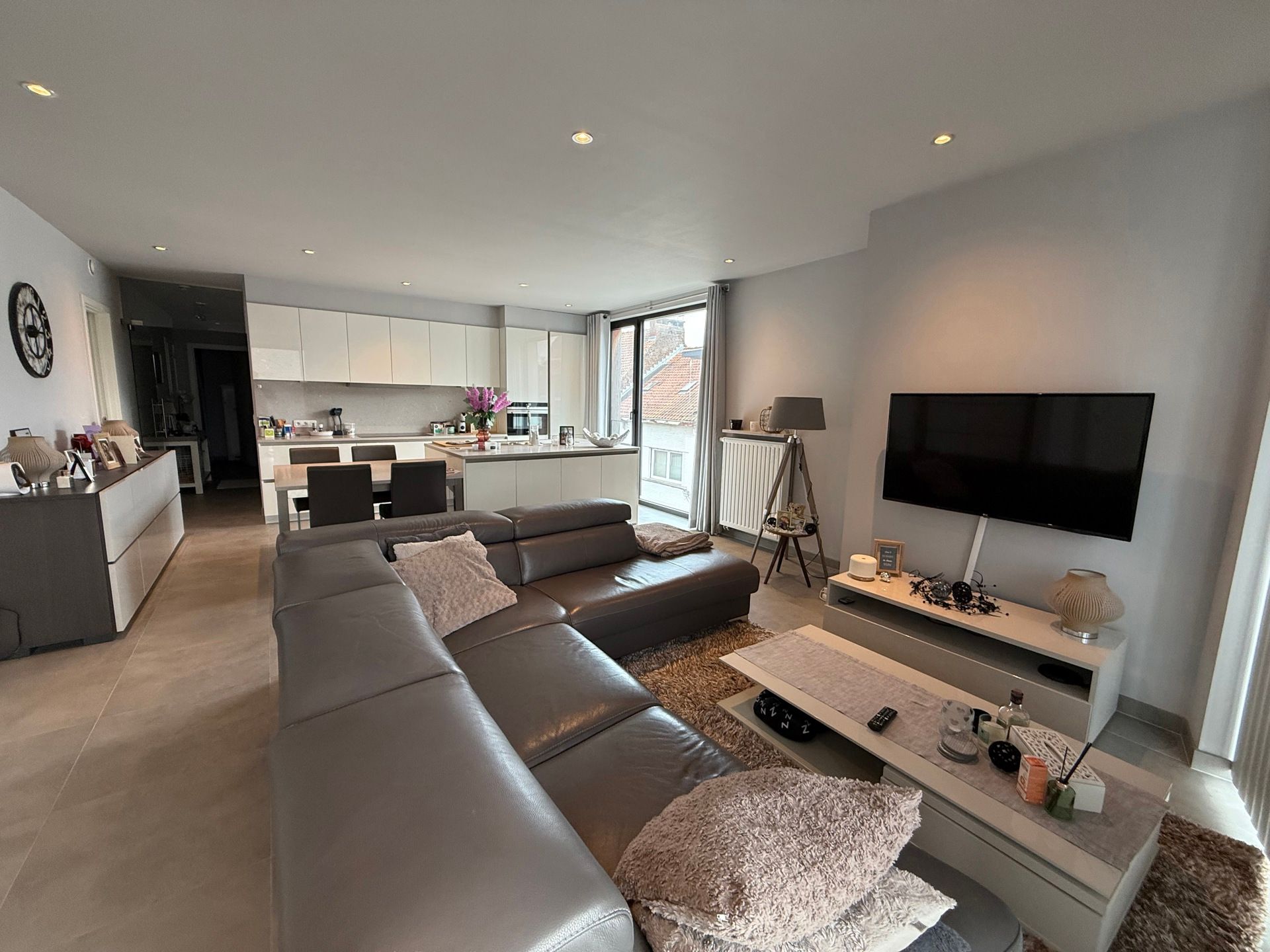 LIEDEKERKE - Luxueus appartement met staanplaats. foto 2