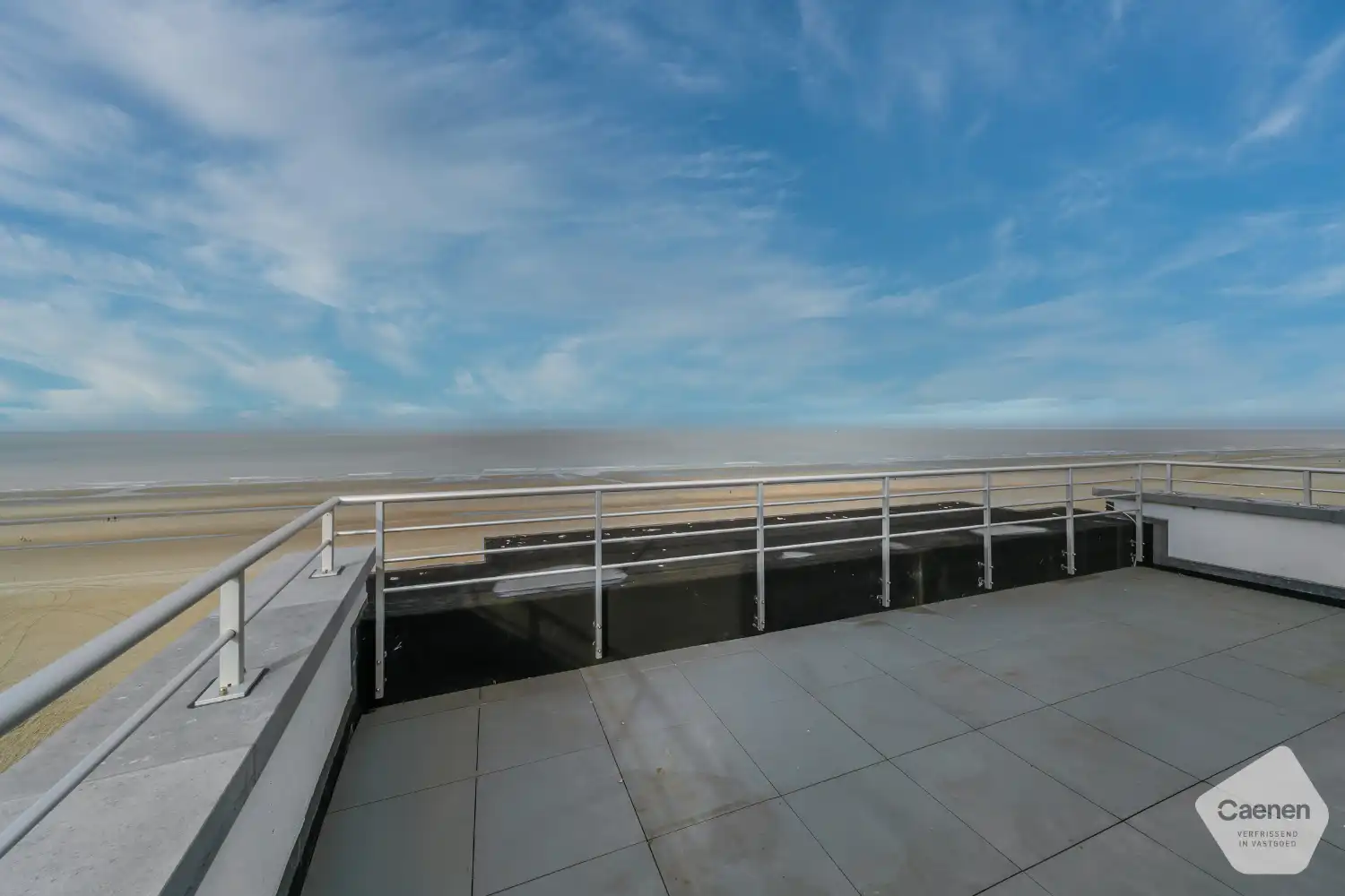 Penthouse op zeedijk met meer dan 30 m² aan terras foto {{pictureIndex}}