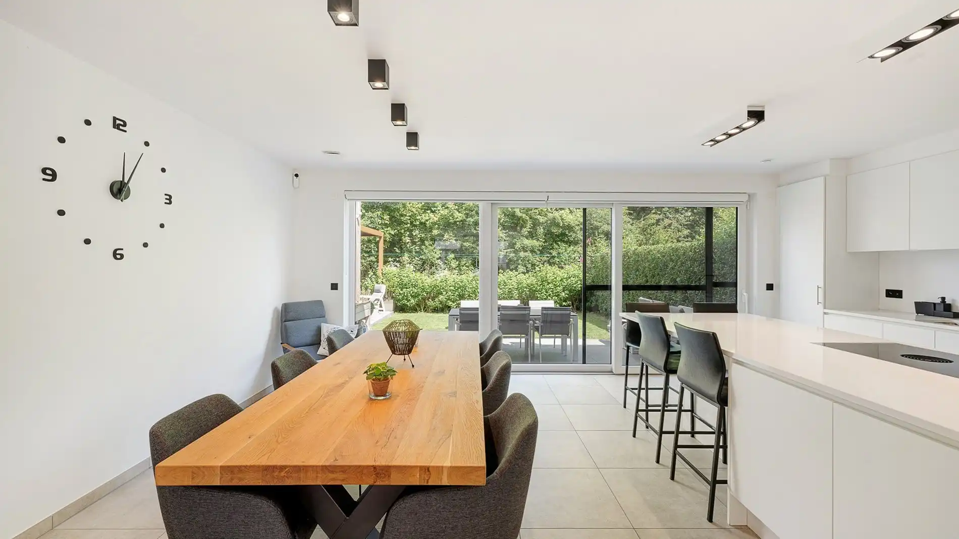 Recente woning met parking en tuin te Moerkerke-Damme foto 5