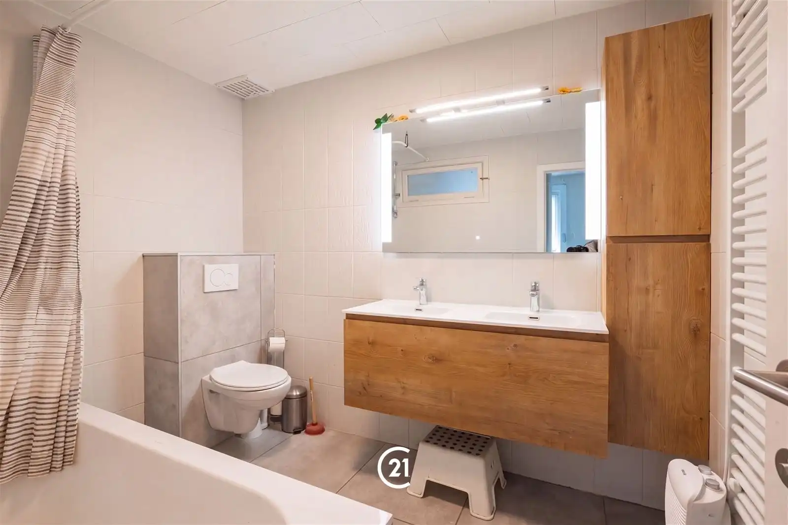 Goed gelegen gezinswoning met 3 ruime kamers, garage, tuin en berging foto 16