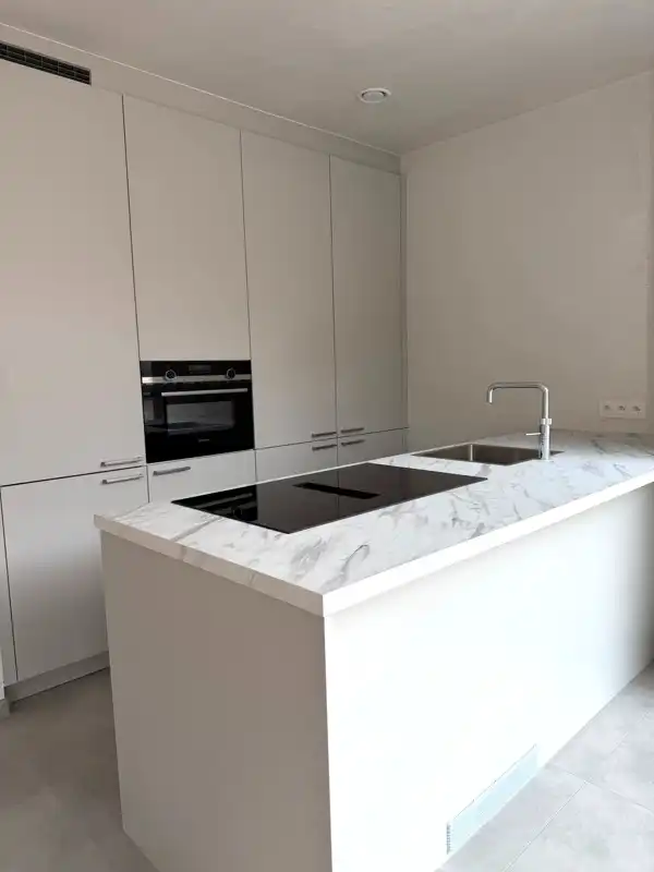 Instapklaar 1 slaapkamer nieuwbouwappartement met ondergrondse parking en berging. foto 3