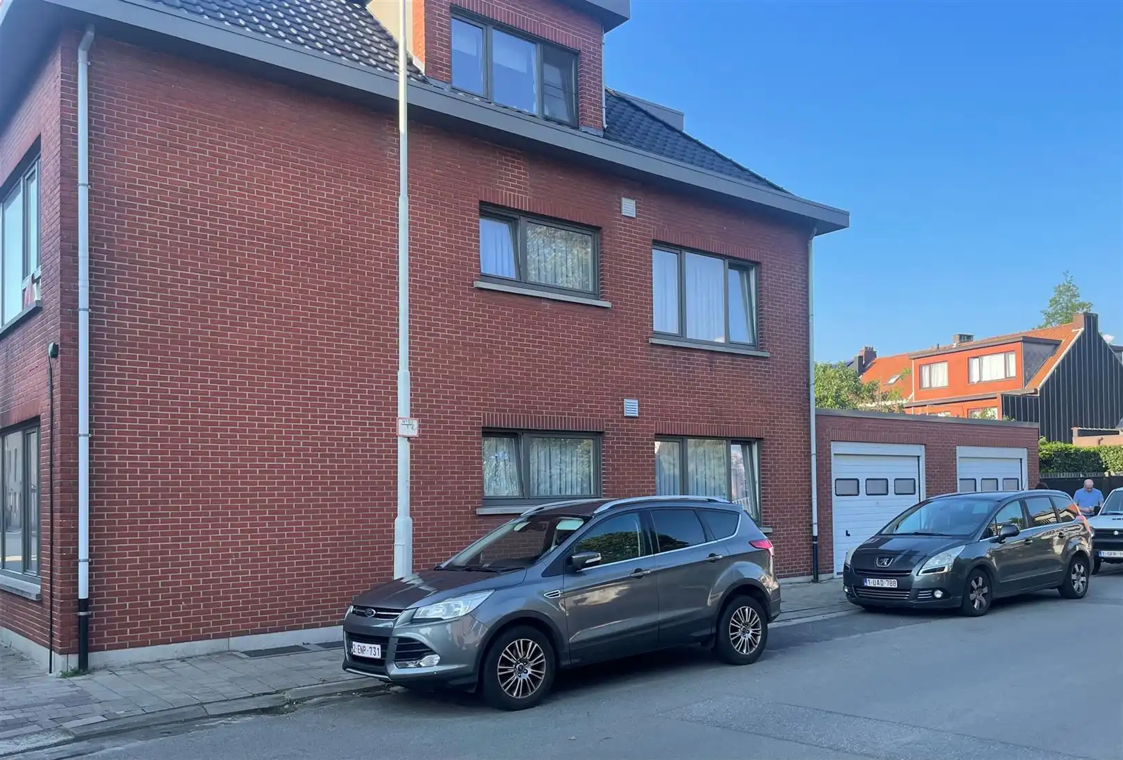 Gerenoveerd 2-slaapkamerappartement met garagebox foto 8
