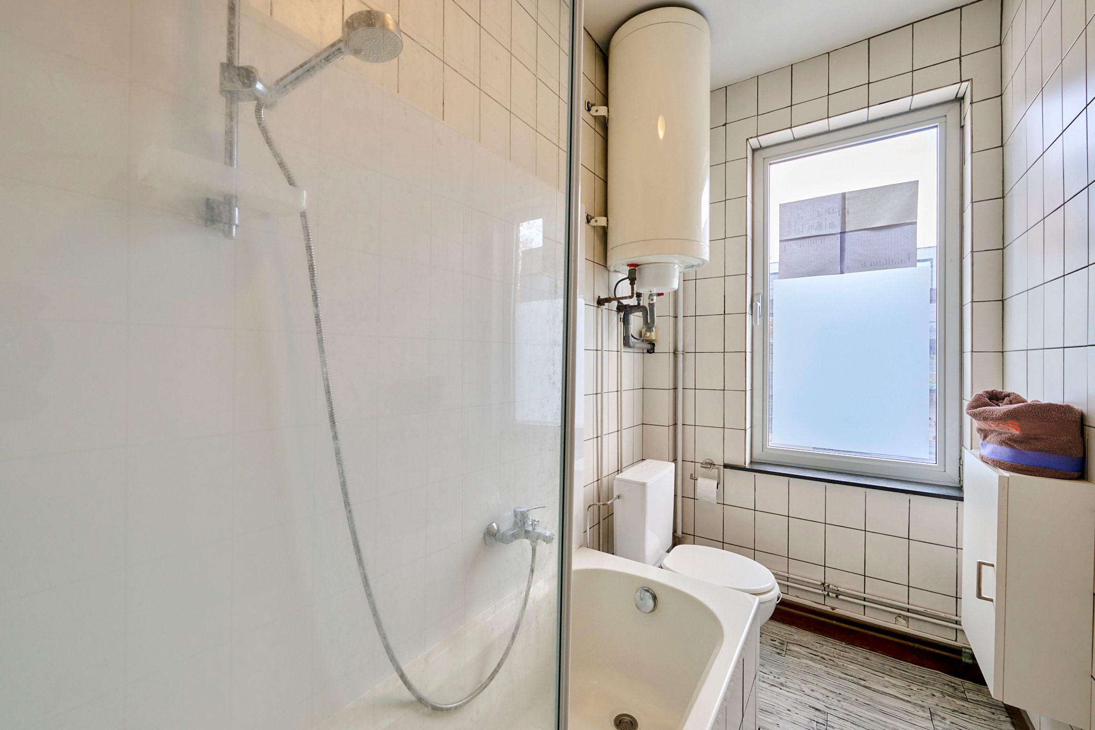 Ruim handelspand met bovenliggend appartement foto 23