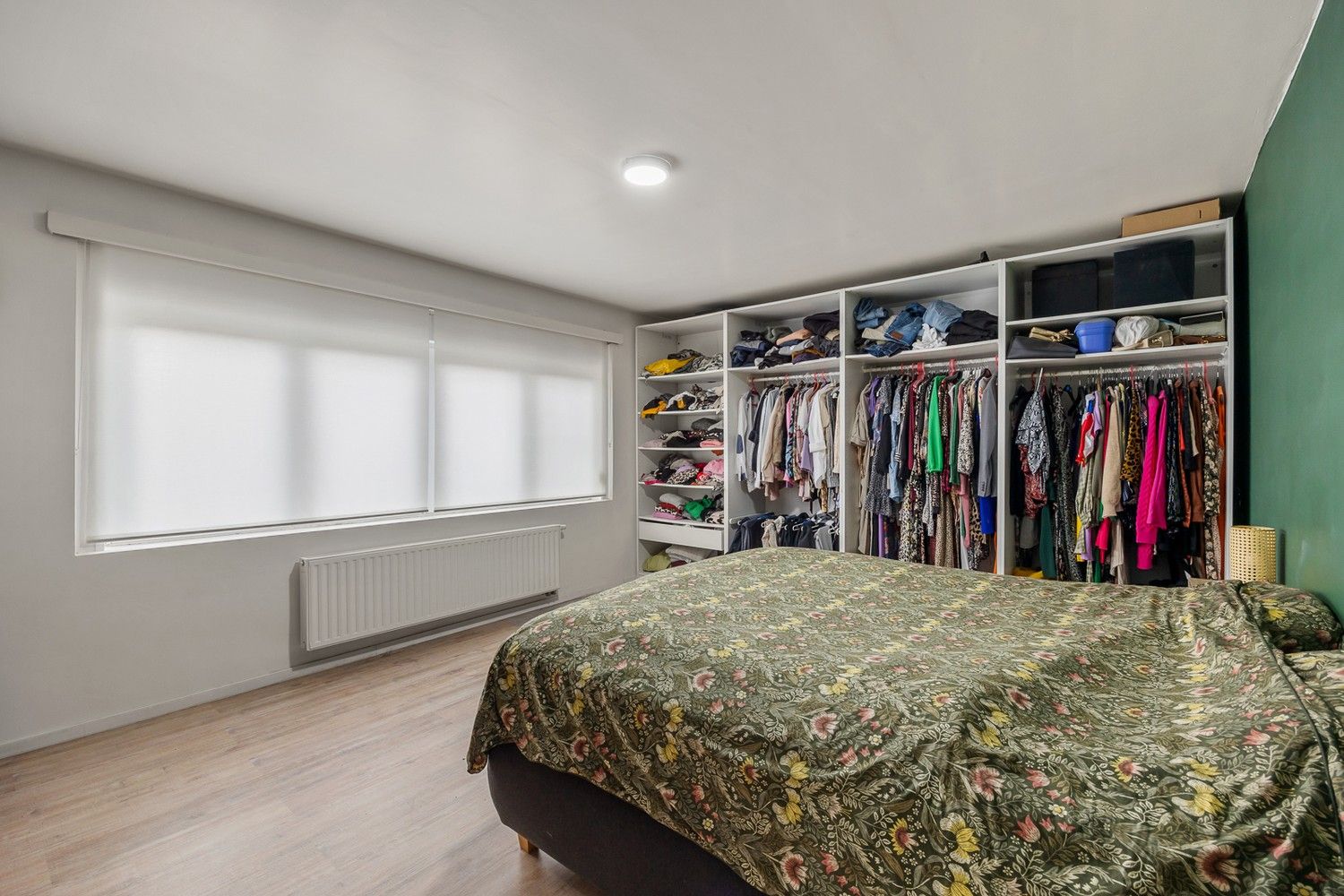 Instapklare, volledig gerenoveerde woning met hoge plafonds en zonnige tuin (±100m²) in hartje Hemiksem foto 10