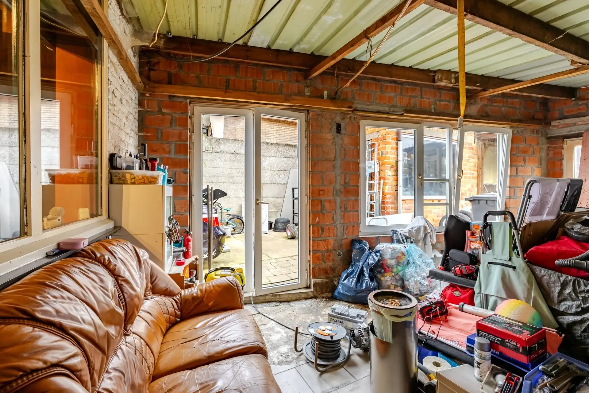 Te renoveren woning of projectgrond met tal van mogelijkheden in Wanzele! foto 11