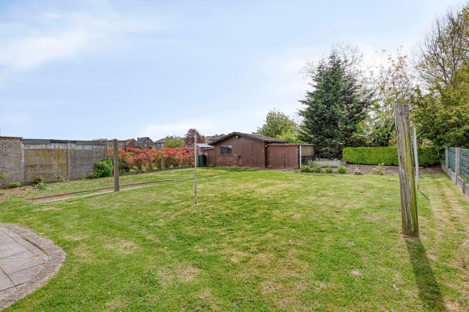 Goed gelegen villa met 3 slaapkamers, garage en tuin foto 19