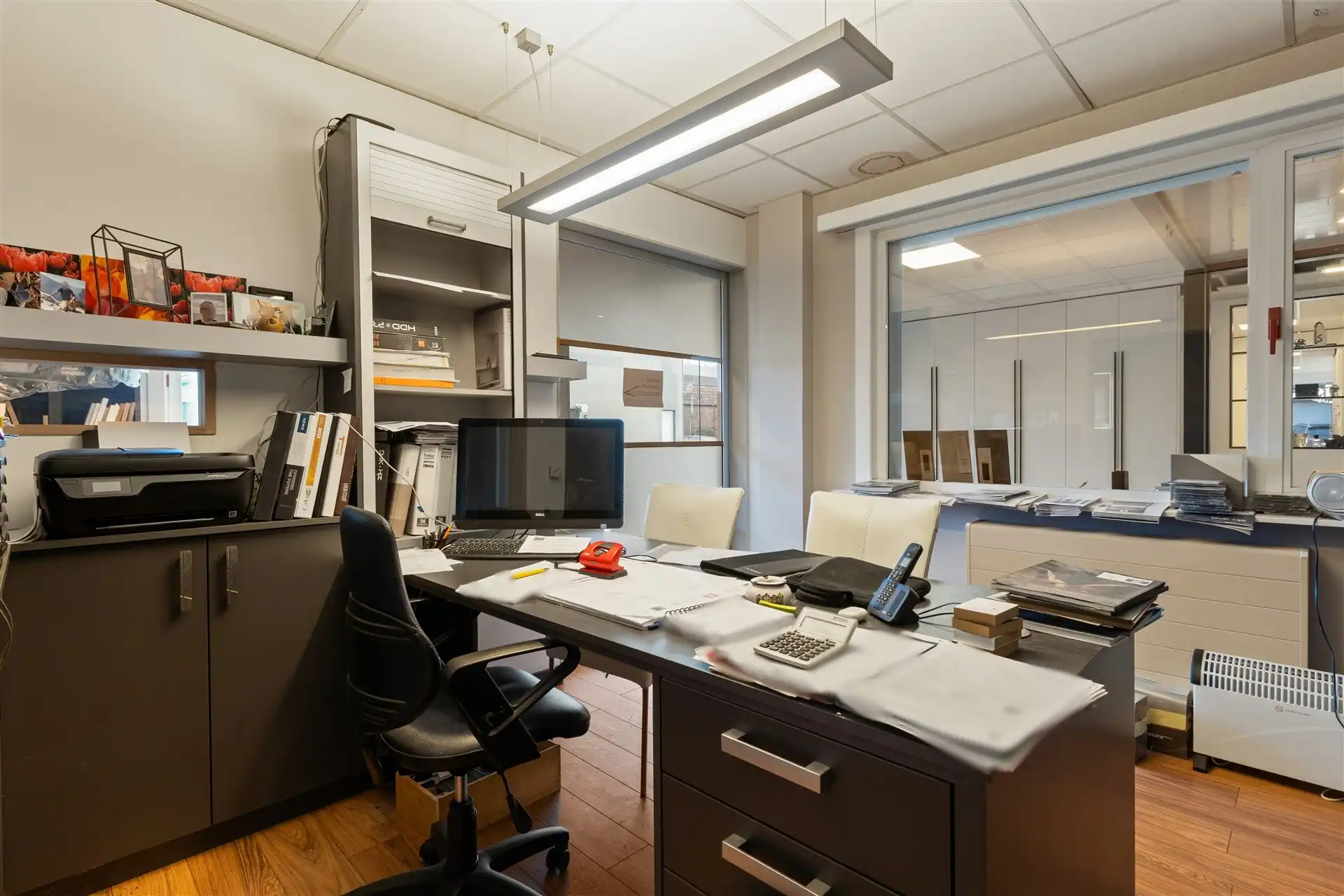 Ruim magazijn + showroom van samen 653m² groot foto 10