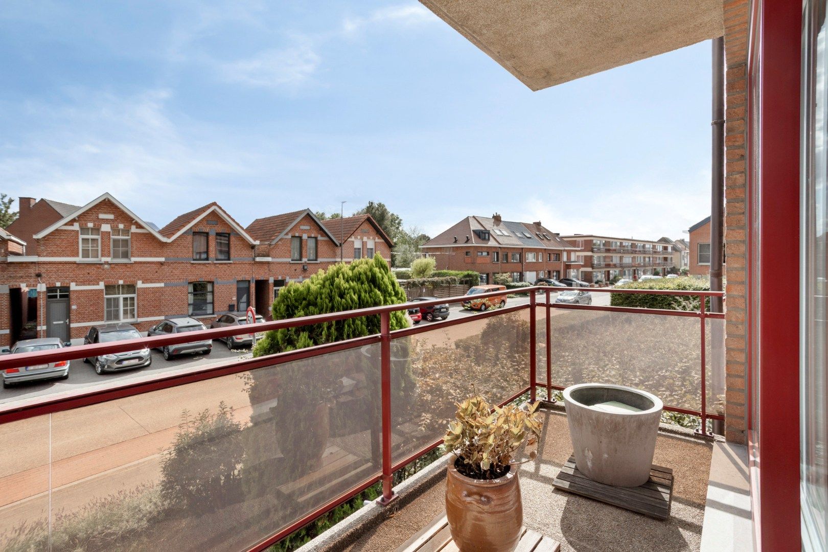 Ruim en goed onderhouden 2 slpk appartement met terras en garage foto 7