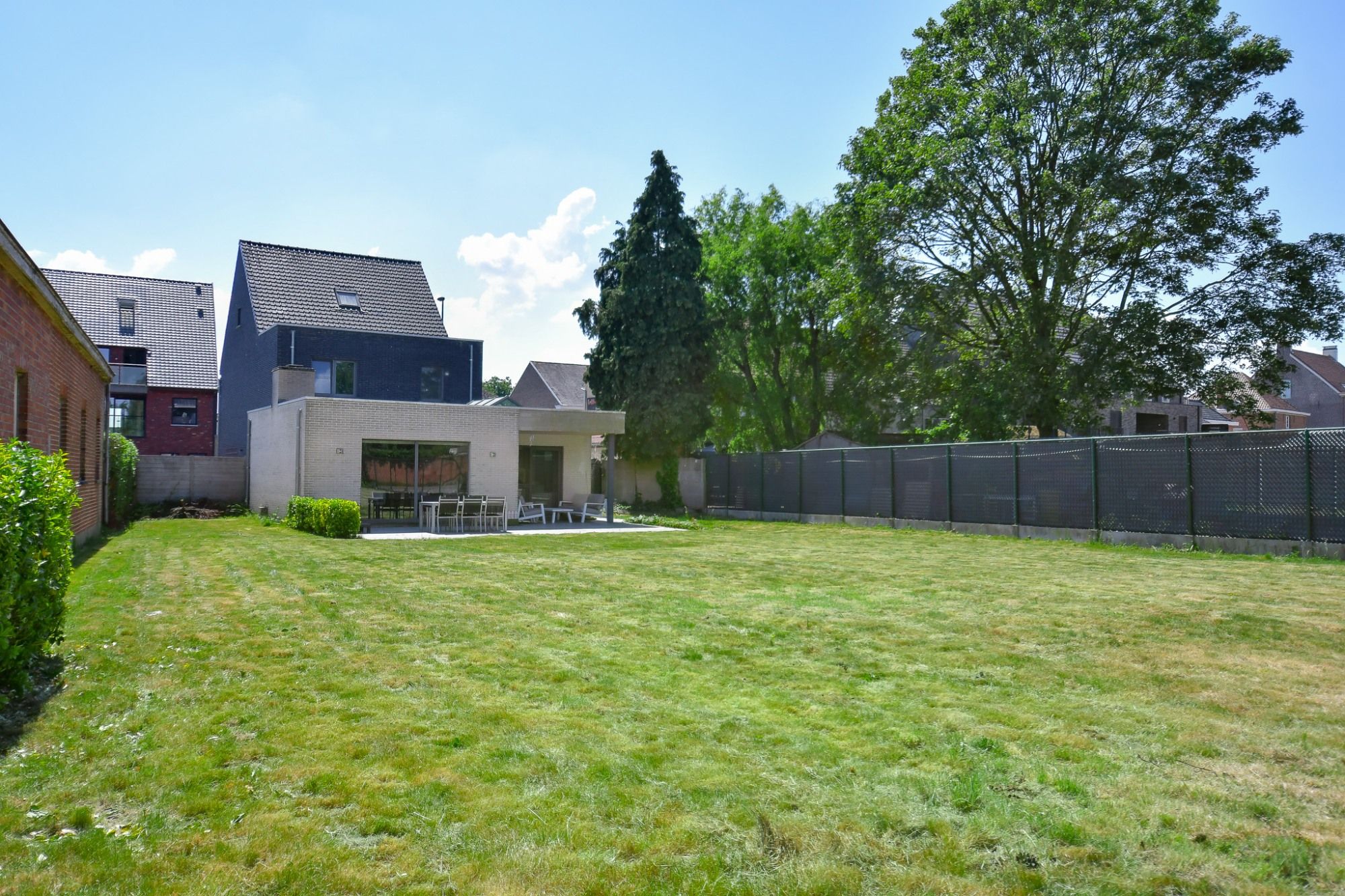 Recent hedendaags ingerichte woning in centrum Knesselare foto 3