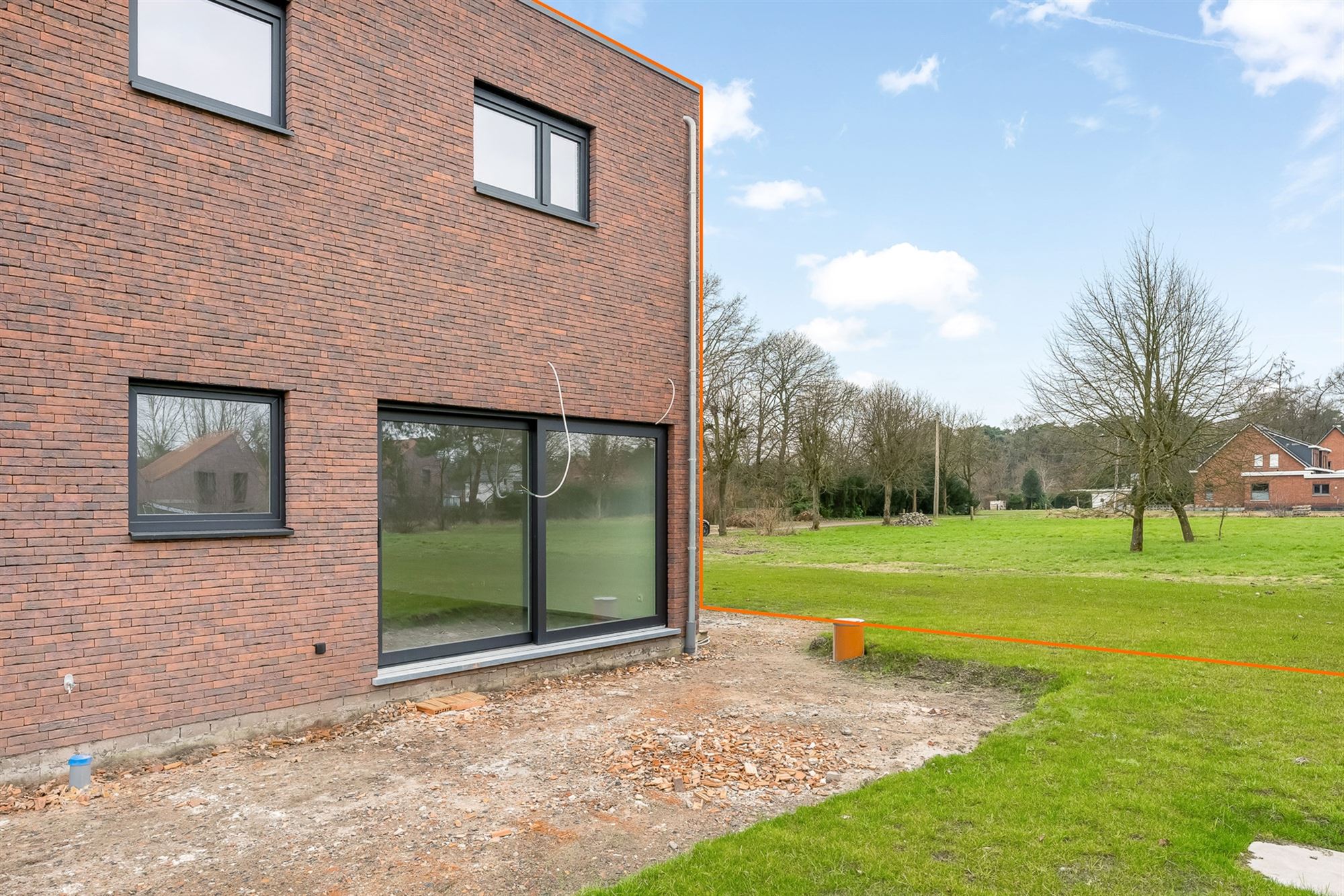 VOLLEDIG AFGEWERKTE NIEUWBOUWWONING IN DOODLOPENDE STRAAT foto 27