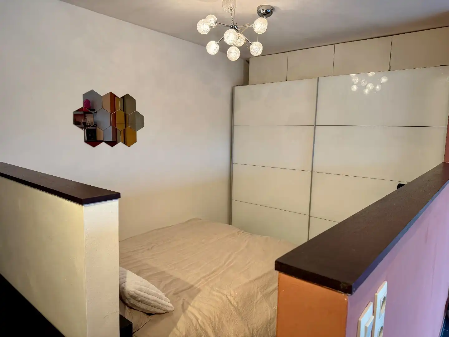 TE HUUR - Gezellige studio in Merchtem - Uitstekende ligging foto 11