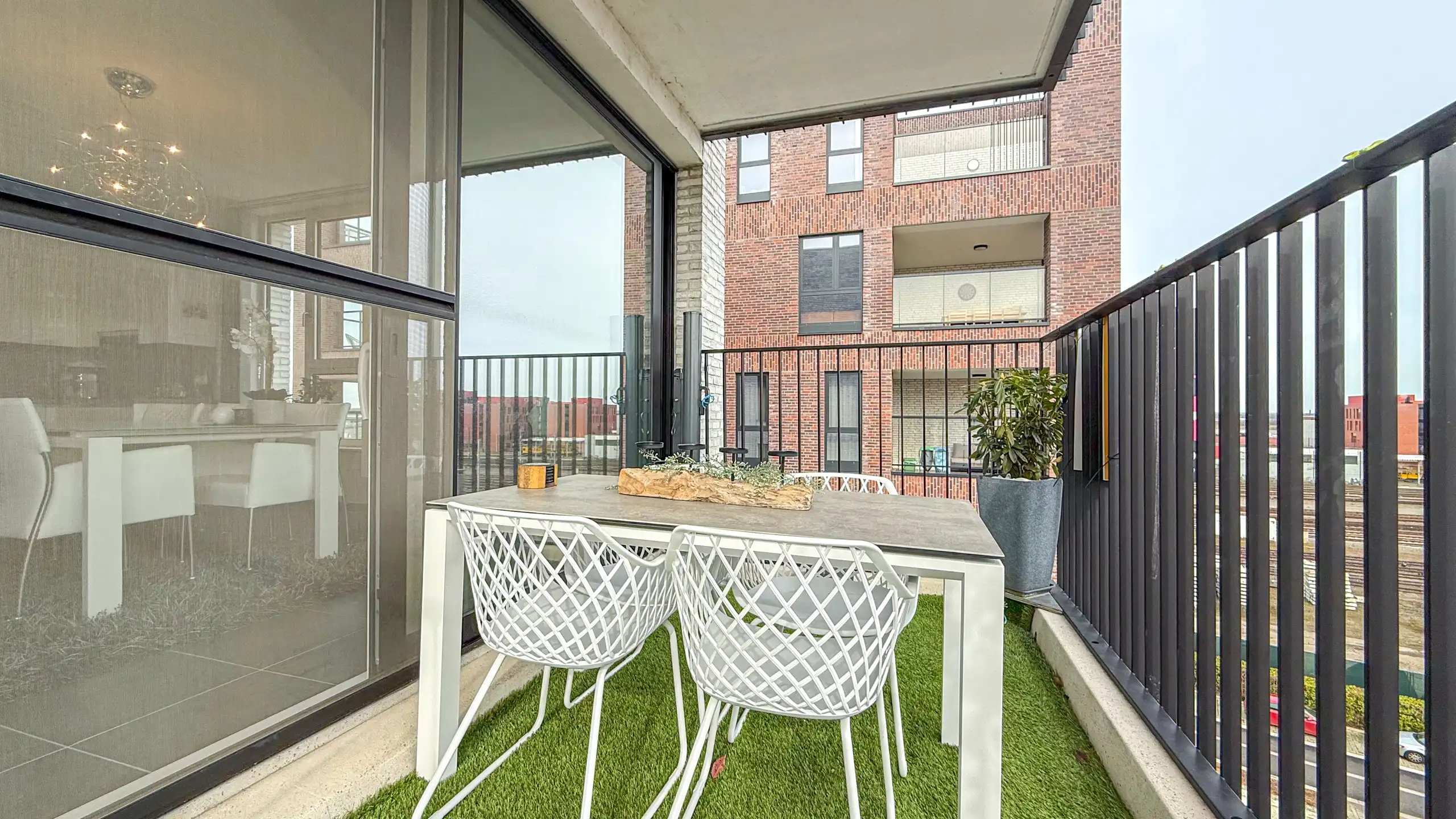 Instapklaar appartement met vrij uitzicht en parkeerplaats! foto 29