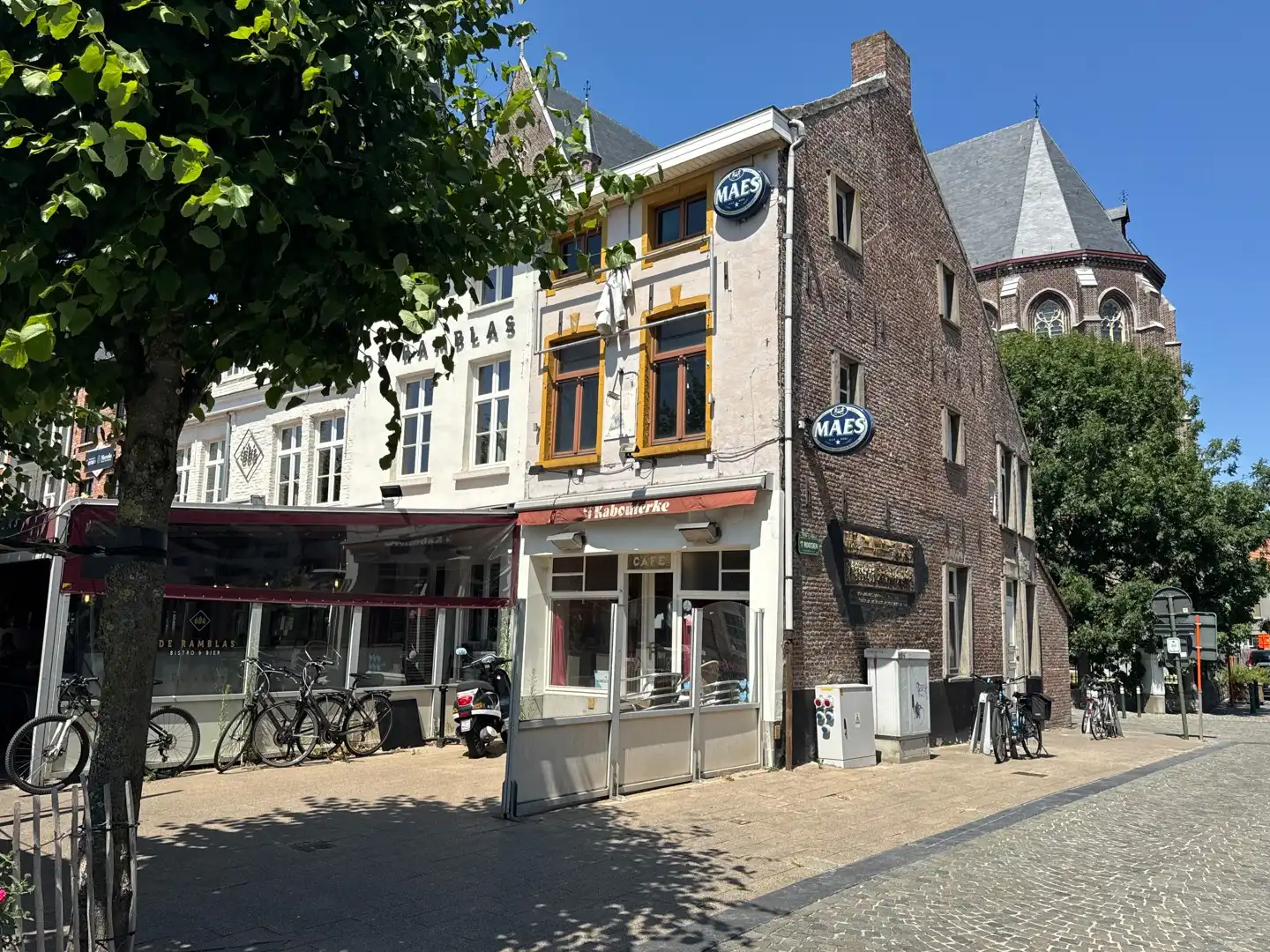 Charmant café met enorm potentieel op de markt van Eeklo foto 3