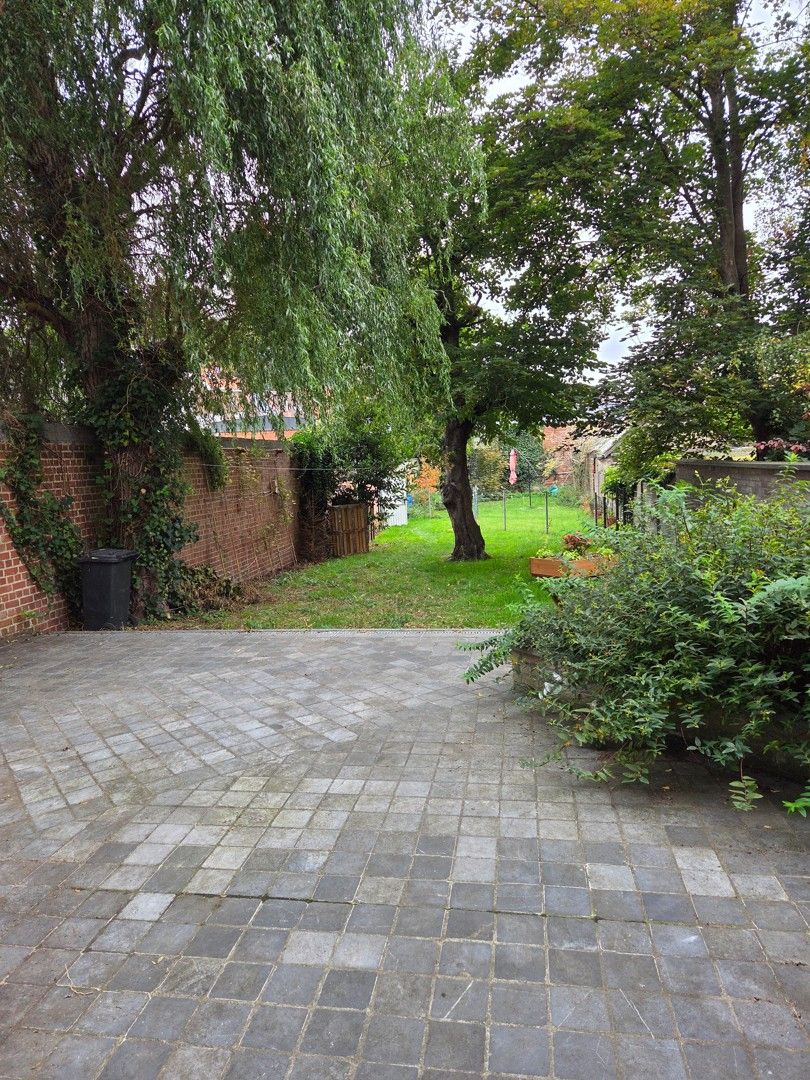 Ruim appartement op het gelijkvloers met tuin en garage foto 10