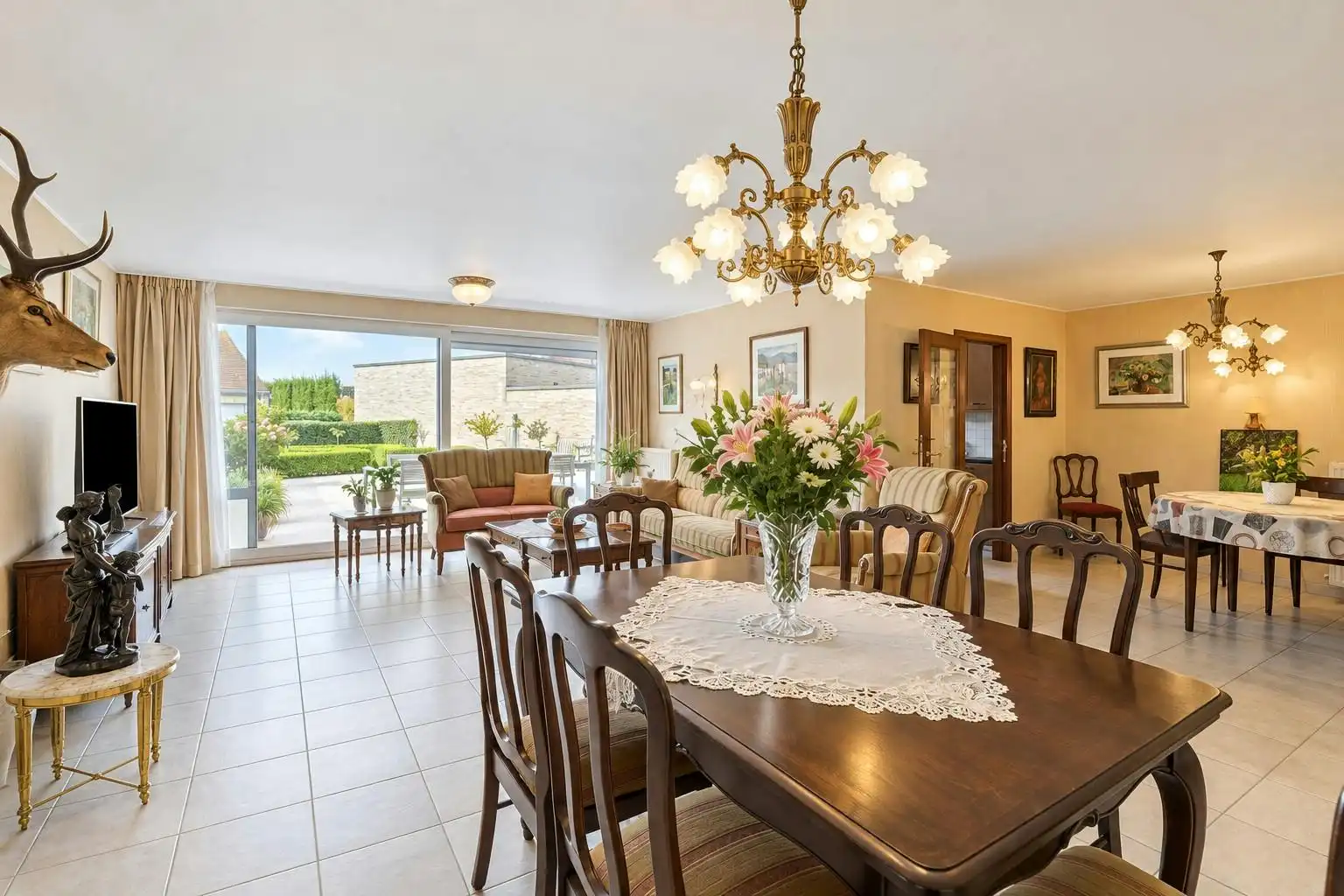 Appartement met drie slaapkamers en ruim terras. foto {{pictureIndex}}