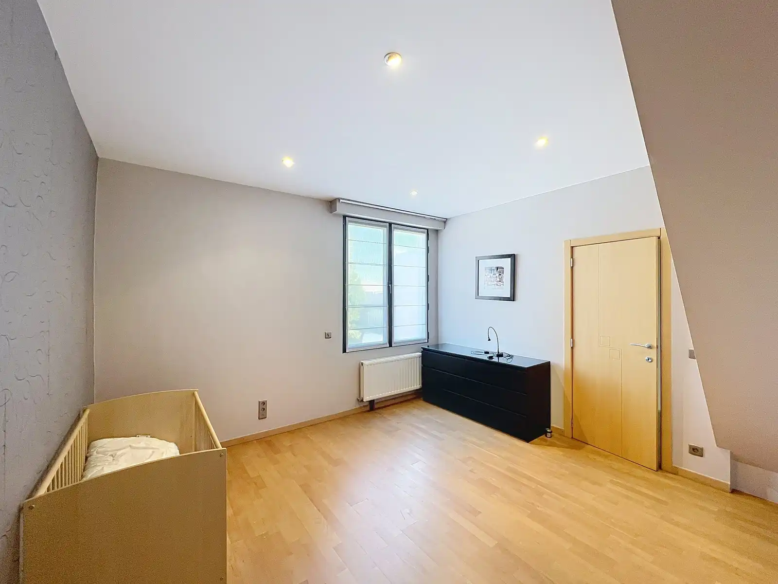 Prachtig HERENHUIS (5 slpk, EPC-D) + apart KANTOORGEBOUW + diverse MAGAZIJNEN in centrum KORTRIJK ! foto 14