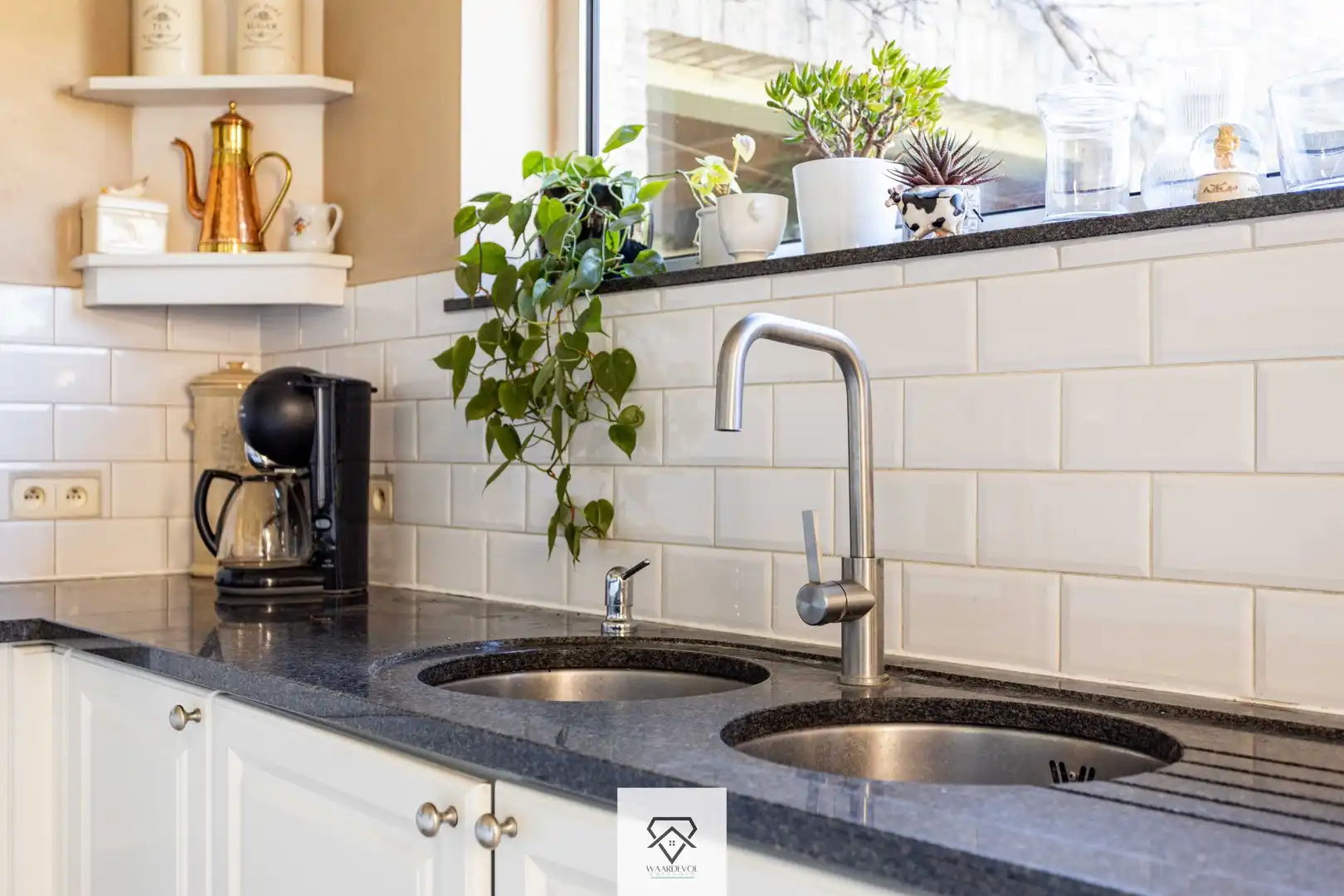 Gezinswoning met tuin en veel potentieel in het gegeerde Oostakker foto 12