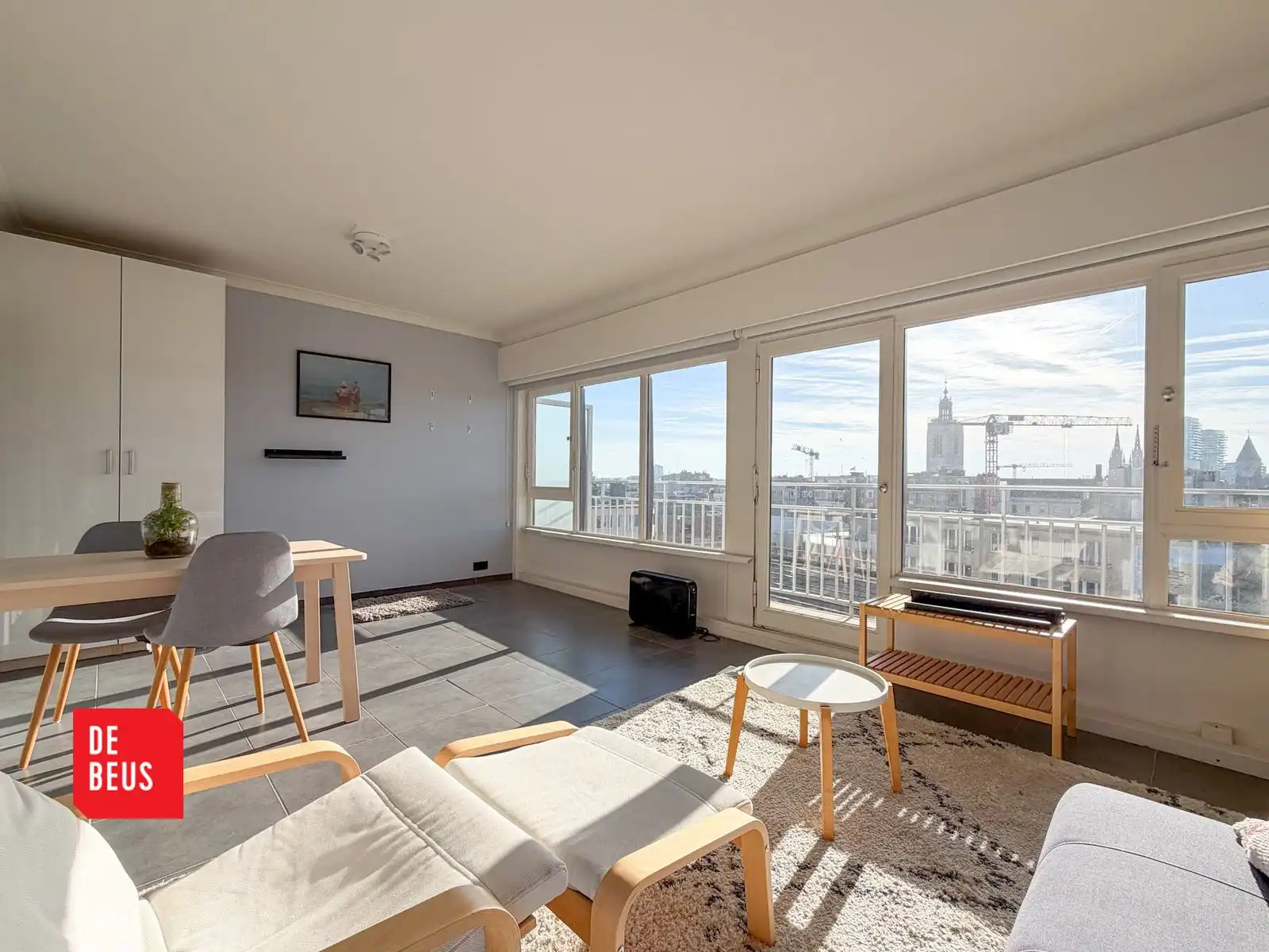 Hoofdfoto van de publicatie: Zonnige studio met open zicht en terras op topligging in Oostende