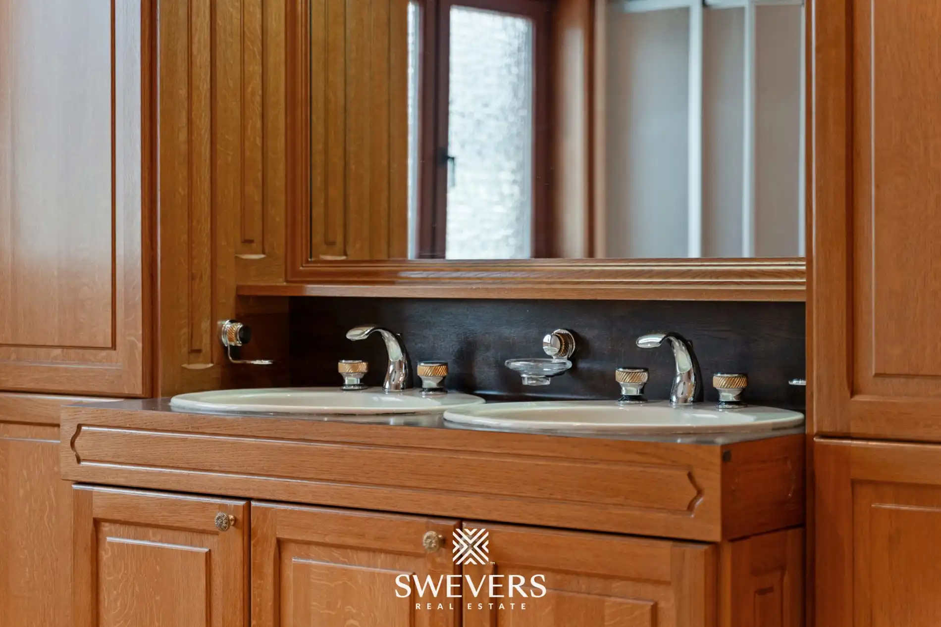 Villa met 395m² woonruimte op 48a zuidgericht perceel foto 17