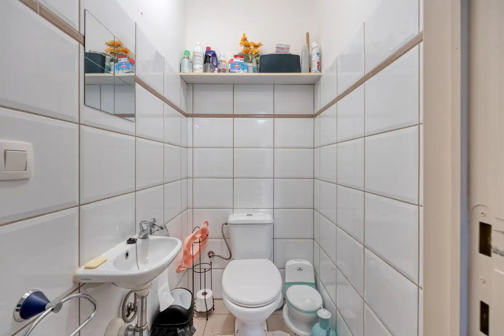 Ruim gelijkvloers appartement met 3 SLPKS, tuin en twee overdekte staanplaatsen !  foto 16