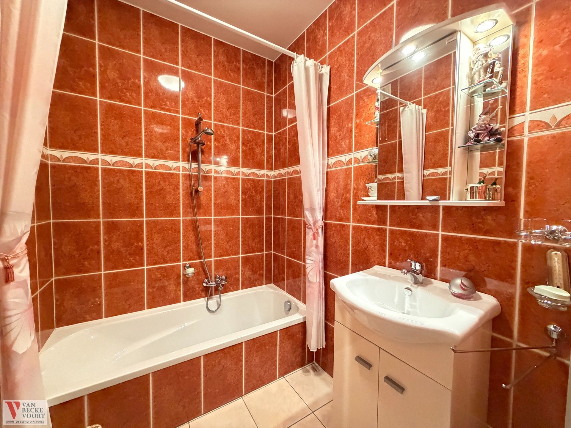 Goed onderhouden 3-slaapkamer appartement met terras foto 11