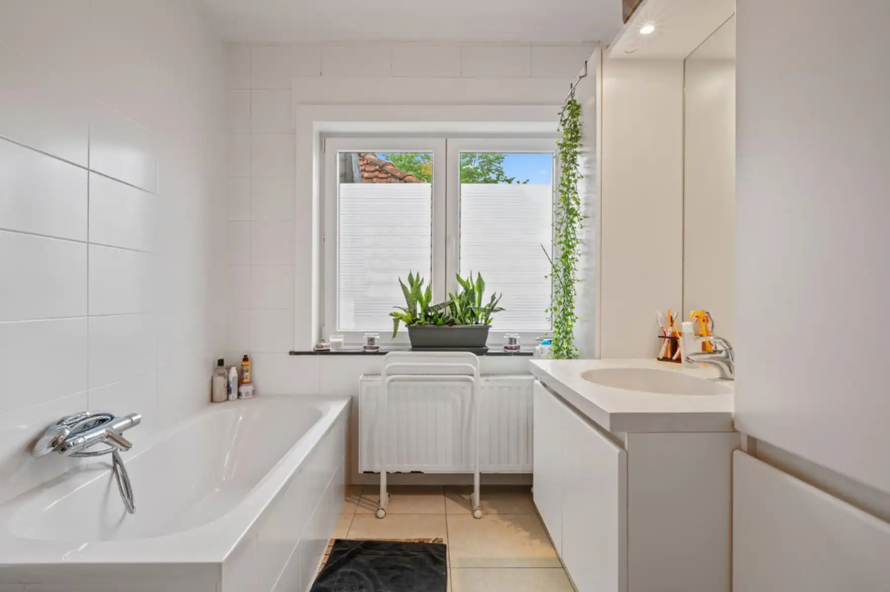 Centraal gelegen woning met garage, tuin en 3 slaapkamers foto 13