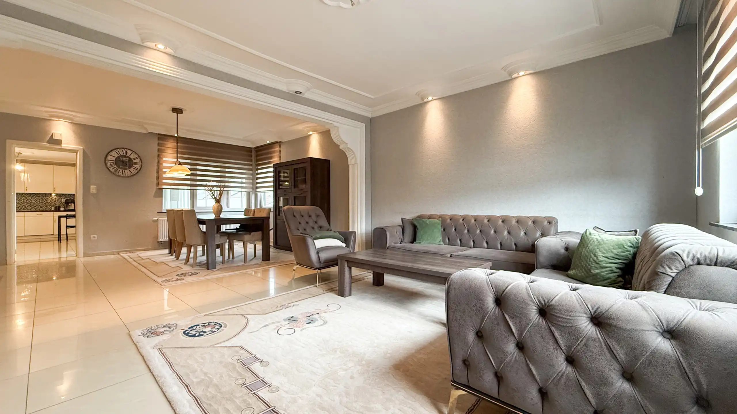 Halfopen woning met tuin en dubbele garage in H-Z! foto 3