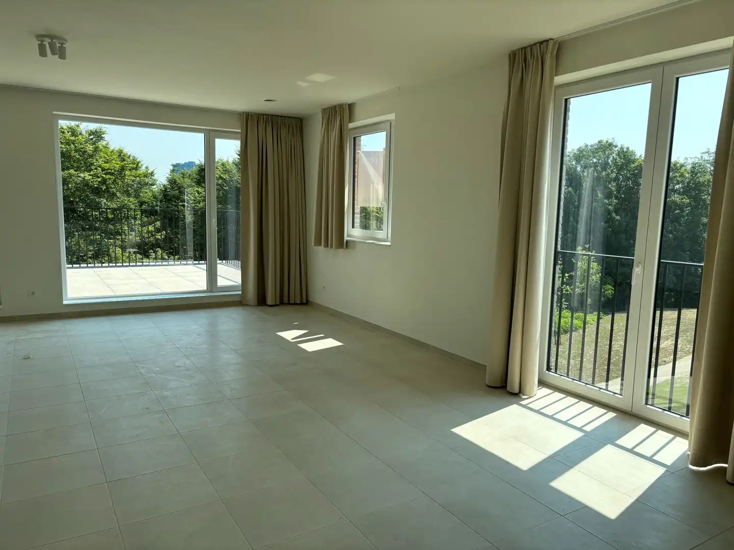 RUIM EN LICHT 3-SLAAPKAMERAPPARTEMENT MET GROOT TERRAS IN GROENLOO foto 3
