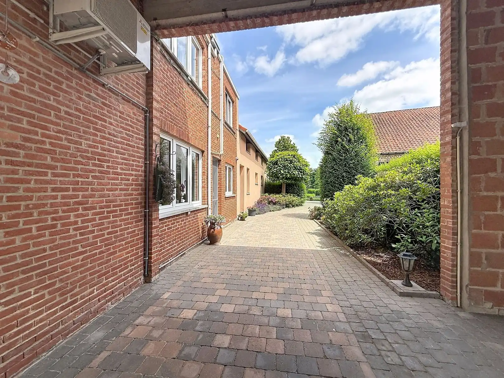 Ruime woning met extra woon- of werkpotentieel  foto 33