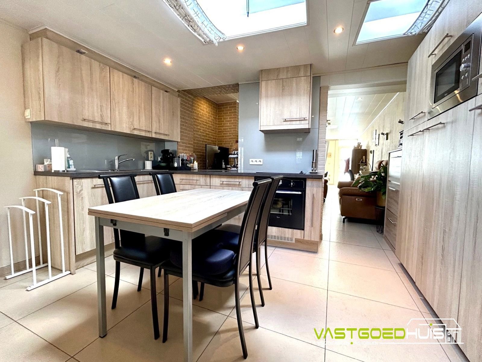 Instapklare gezinswoning met 3 slpks en aangelegde tuin foto 11