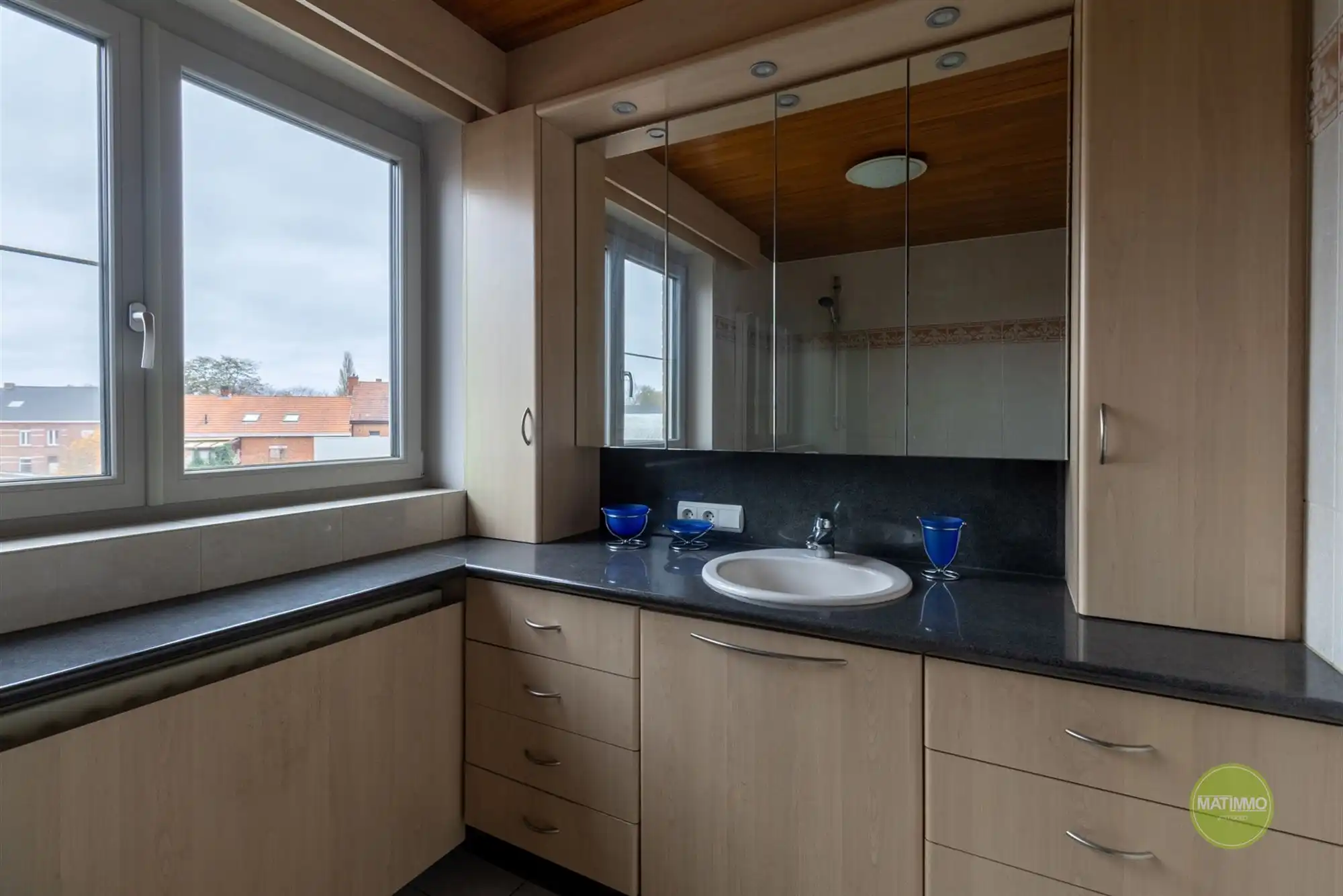 Commercieel handelspand met duplex appartement in Balen foto 18